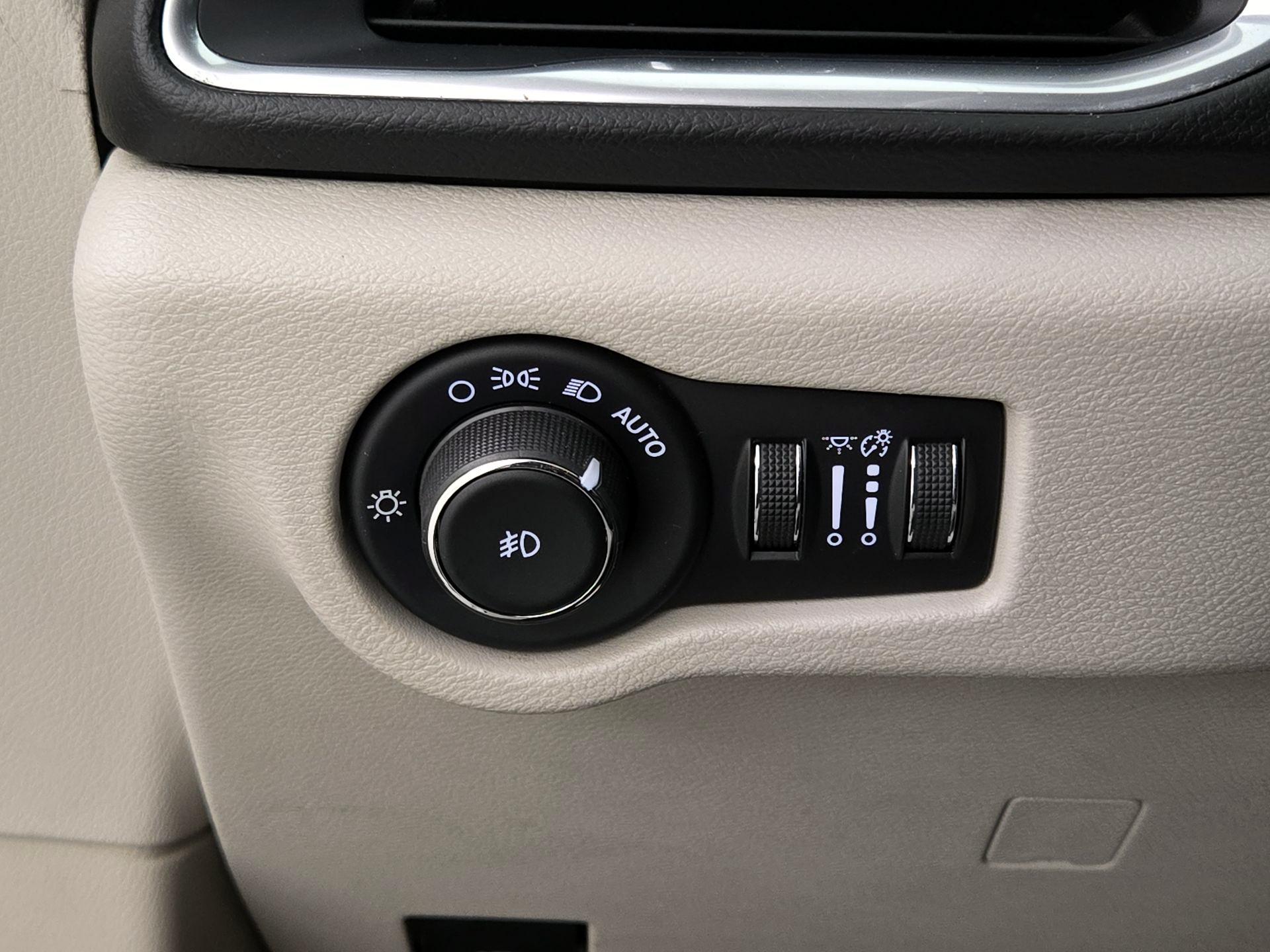 Thumbnail: 2017 Chrysler Pacifica - 13