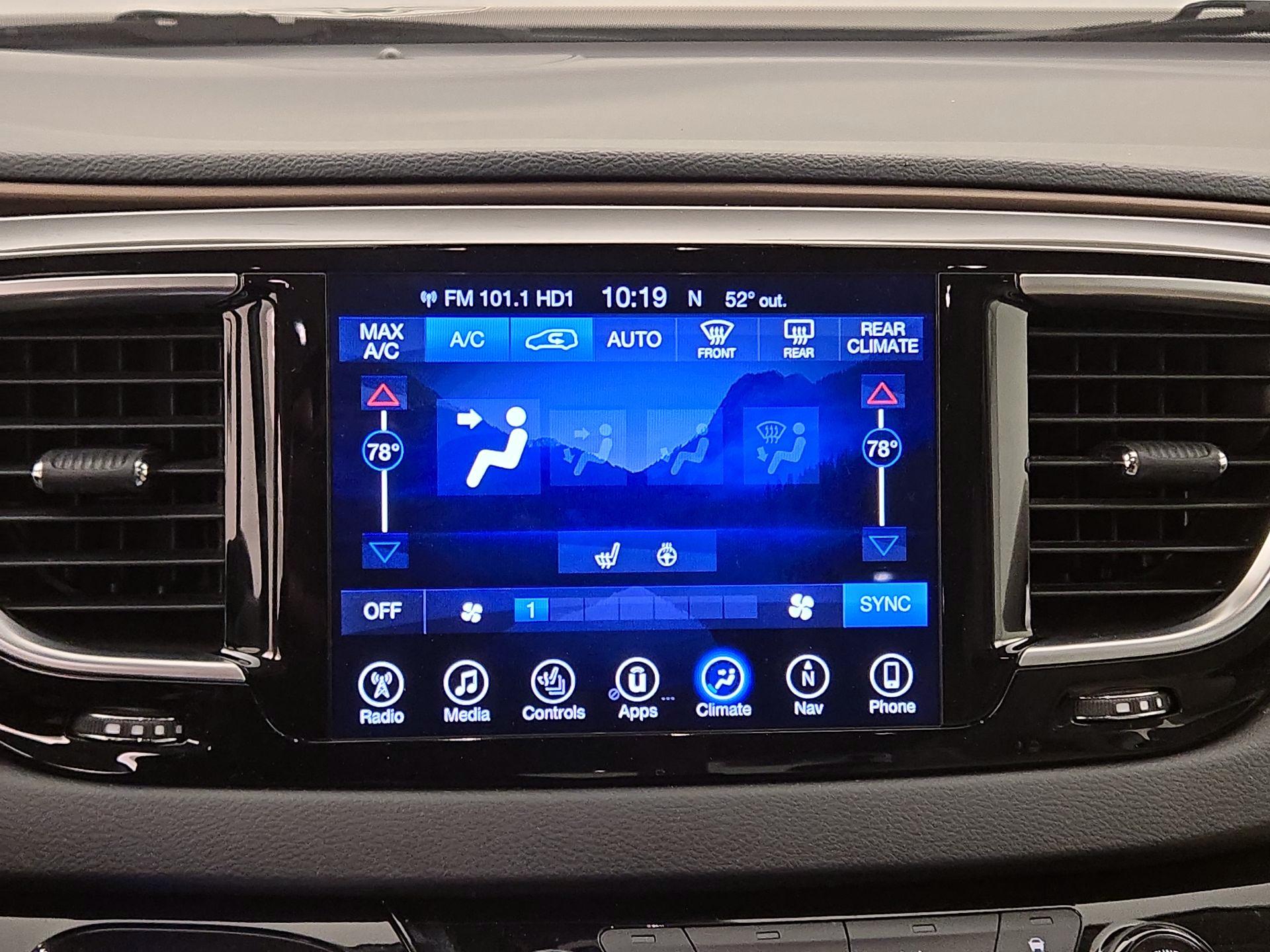 Thumbnail: 2017 Chrysler Pacifica - 17