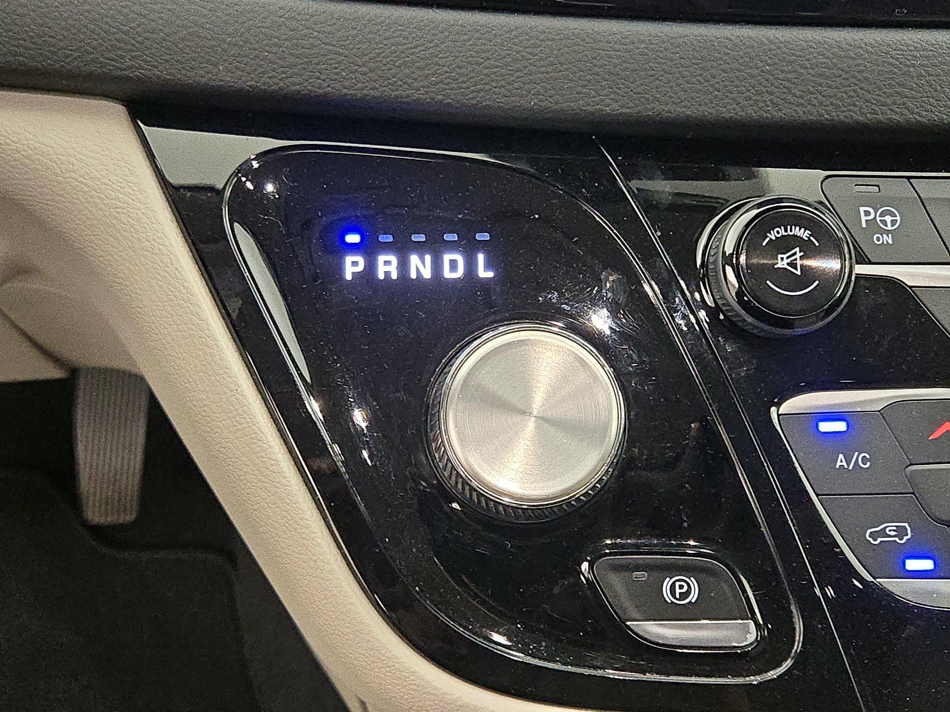 Thumbnail: 2017 Chrysler Pacifica - 18