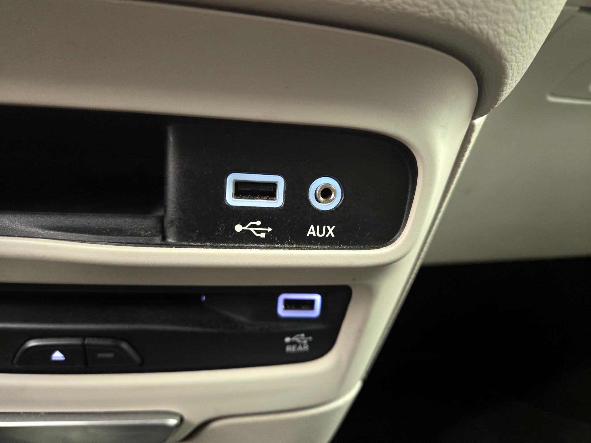 Thumbnail: 2017 Chrysler Pacifica - 19