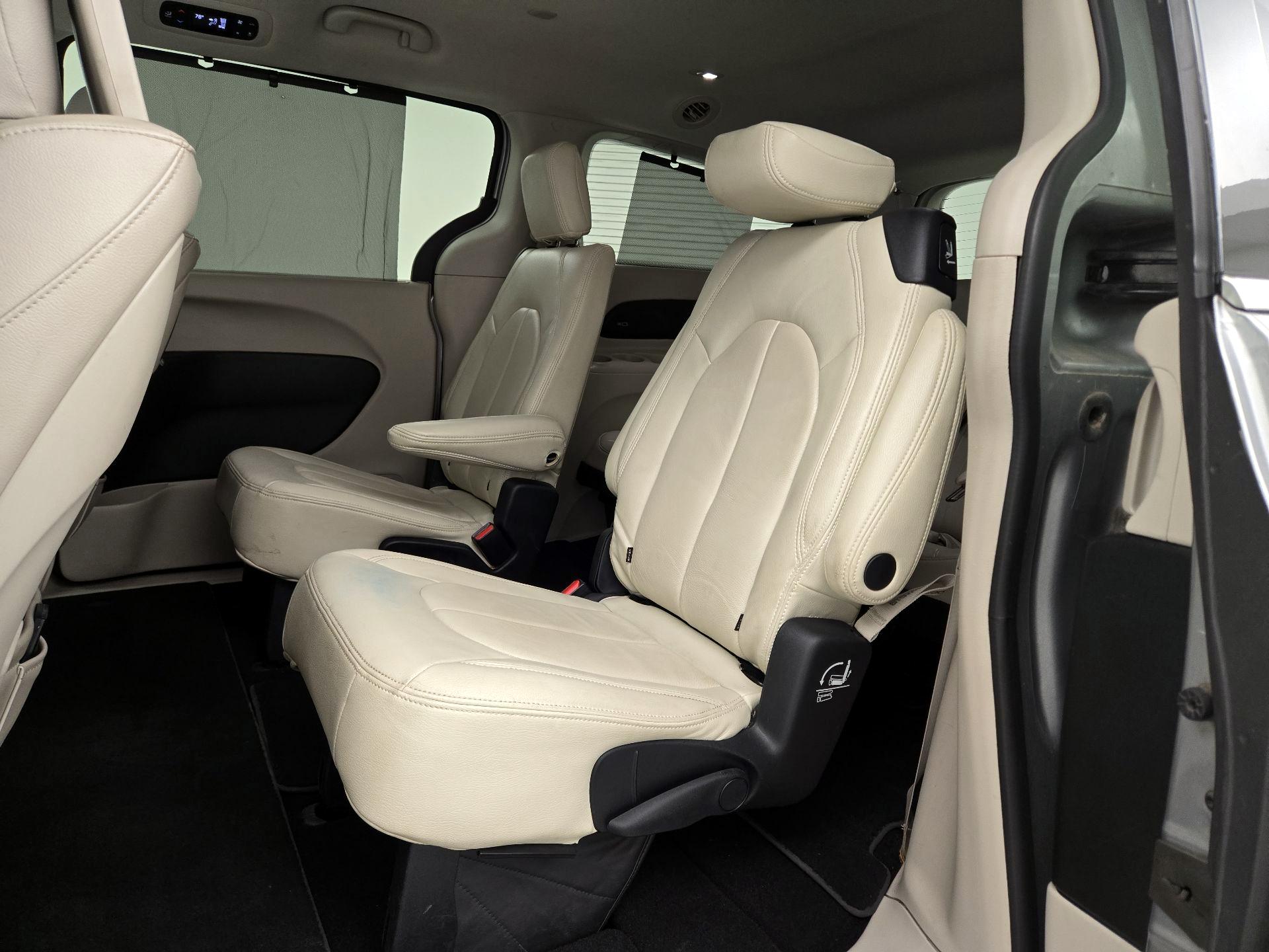 Thumbnail: 2017 Chrysler Pacifica - 20