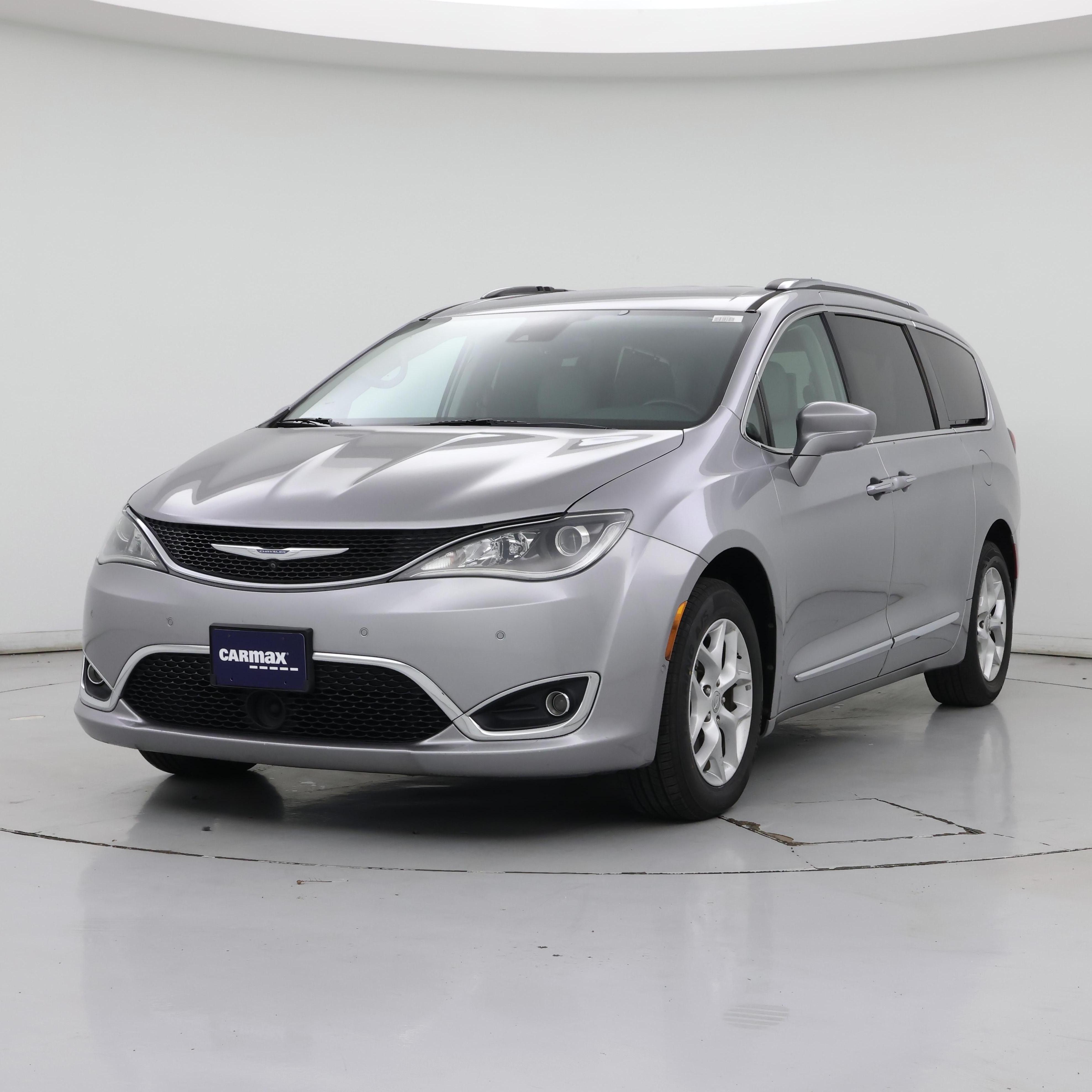 Thumbnail: 2017 Chrysler Pacifica - 4