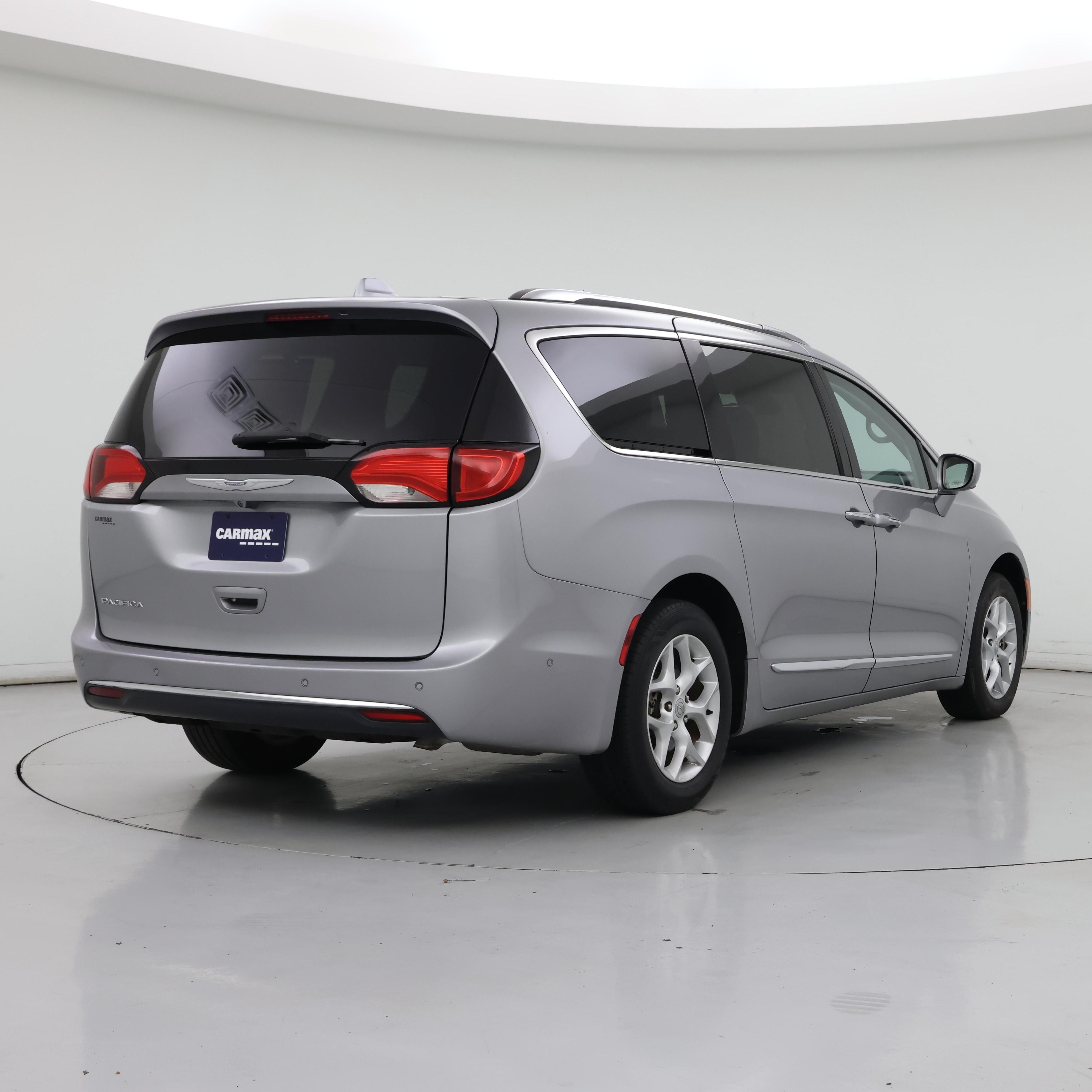 Thumbnail: 2017 Chrysler Pacifica - 8