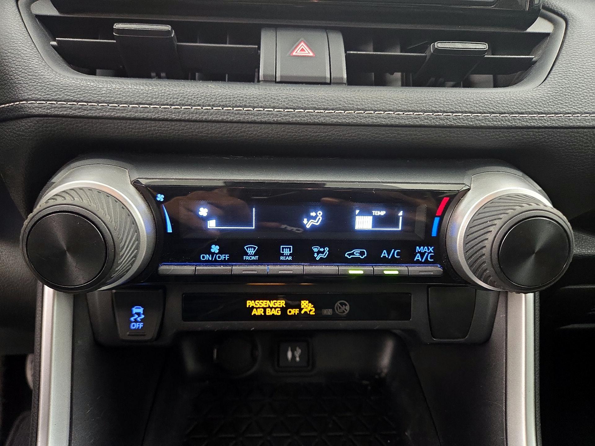 Thumbnail: 2019 Toyota RAV4 - 16