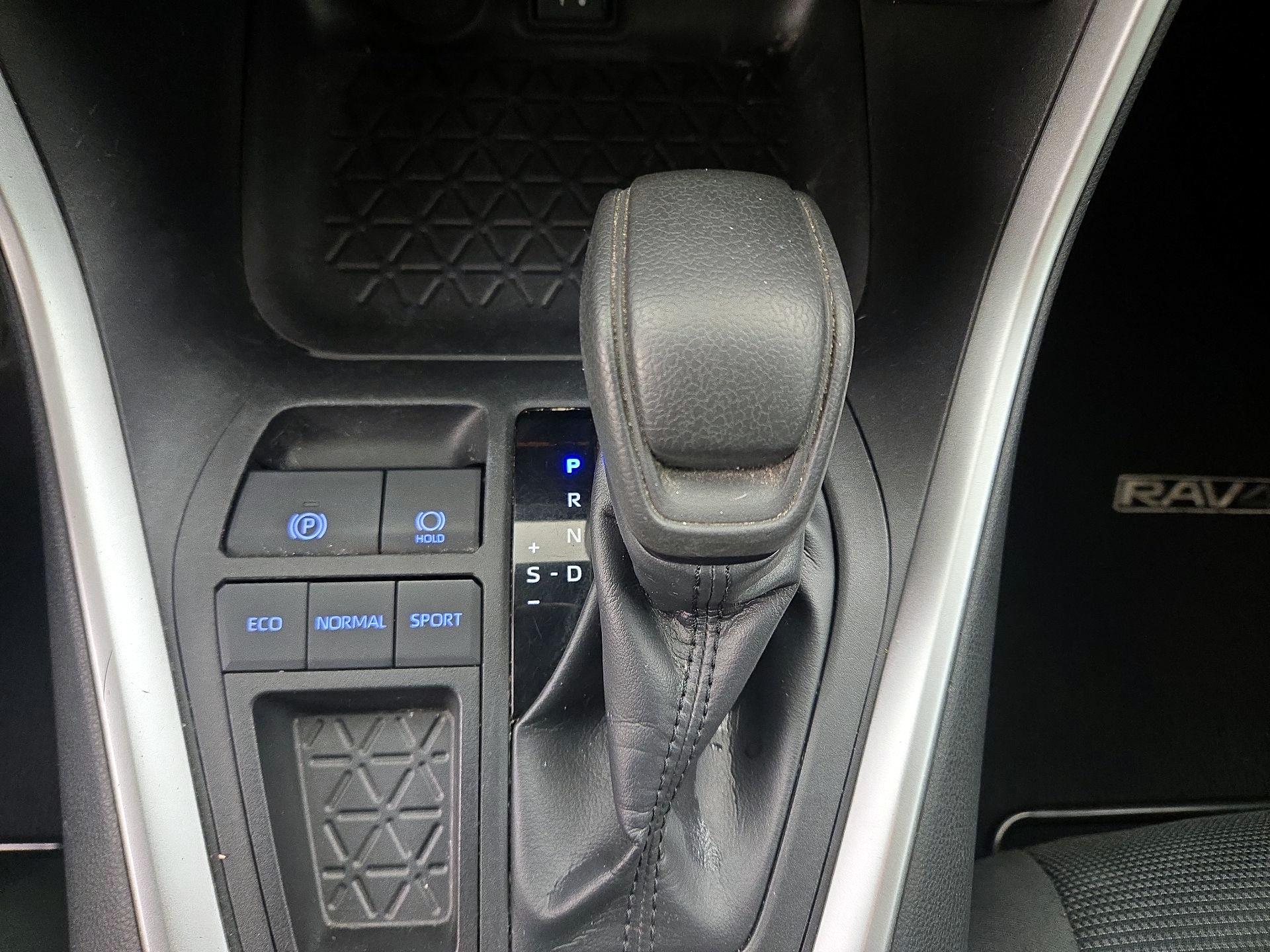 Thumbnail: 2019 Toyota RAV4 - 17