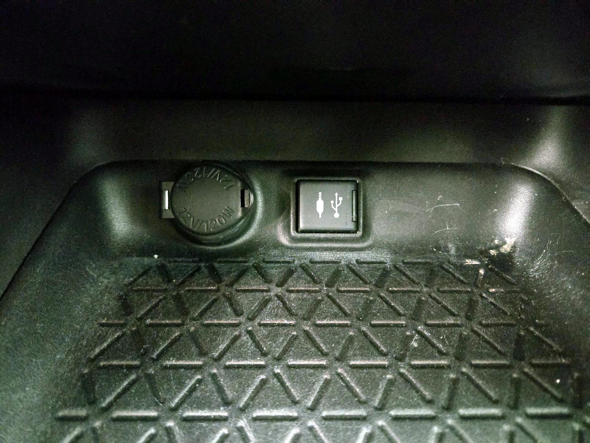 Thumbnail: 2019 Toyota RAV4 - 18