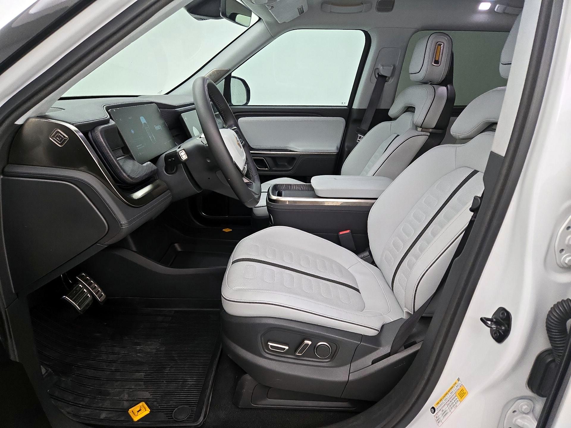 Thumbnail: 2023 Rivian R1S - 11