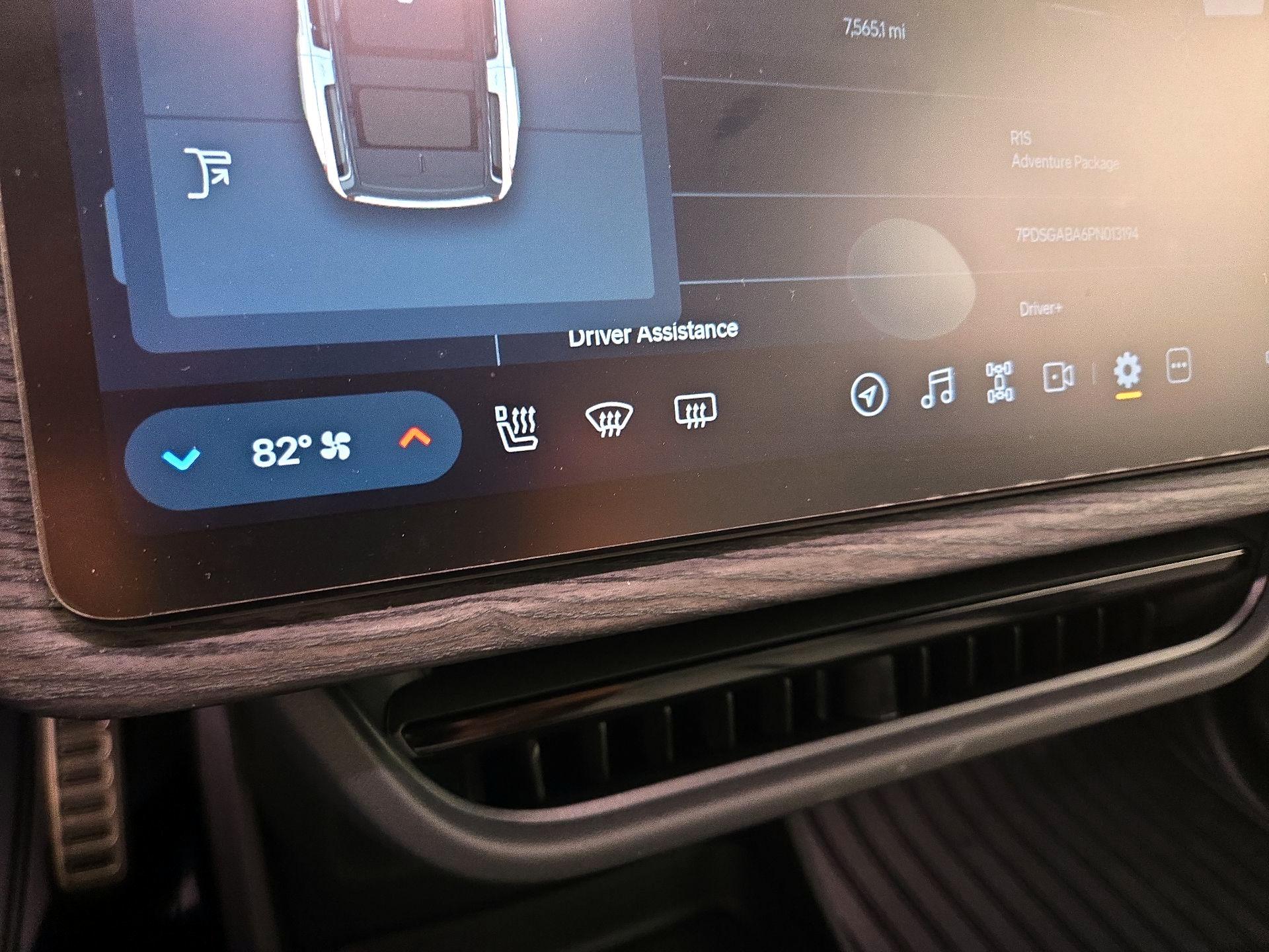 Thumbnail: 2023 Rivian R1S - 16