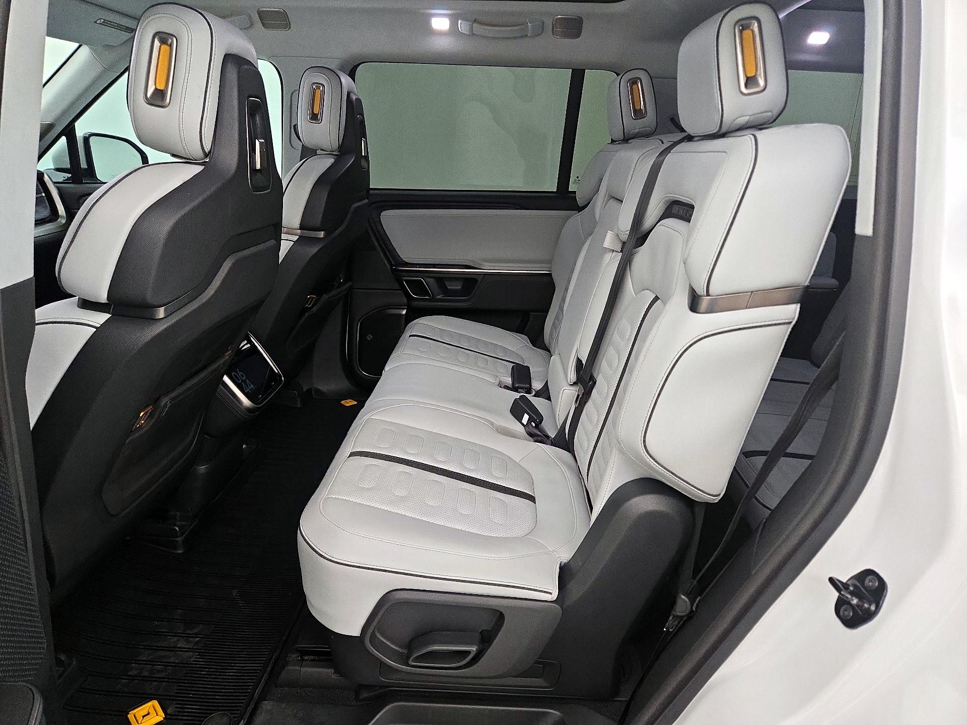 Thumbnail: 2023 Rivian R1S - 20