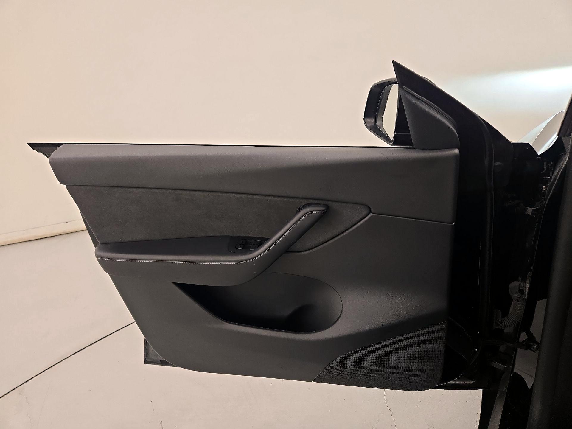 Thumbnail: 2022 Tesla Model Y - 12