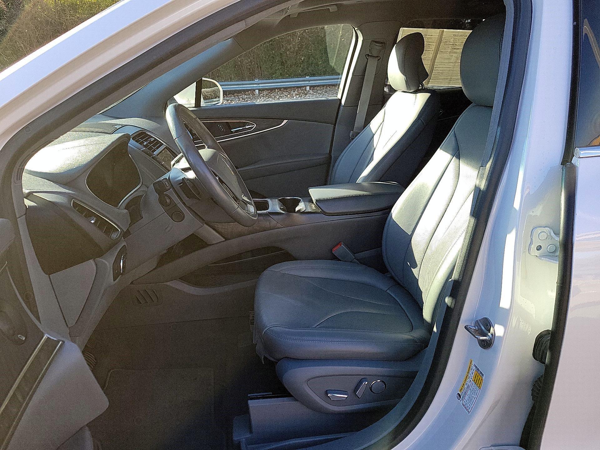 Thumbnail: 2019 Lincoln Nautilus - 9