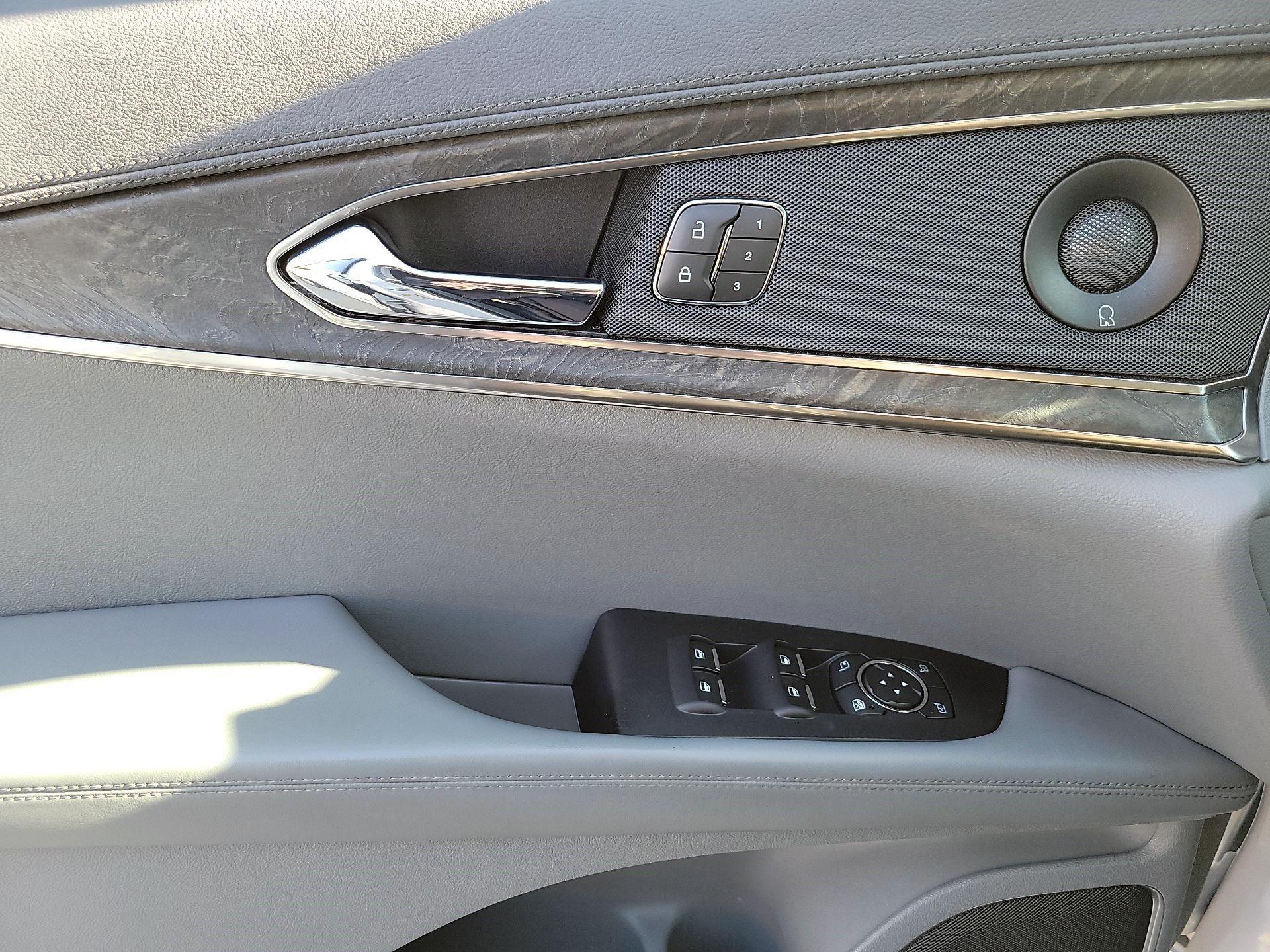 Thumbnail: 2019 Lincoln Nautilus - 10