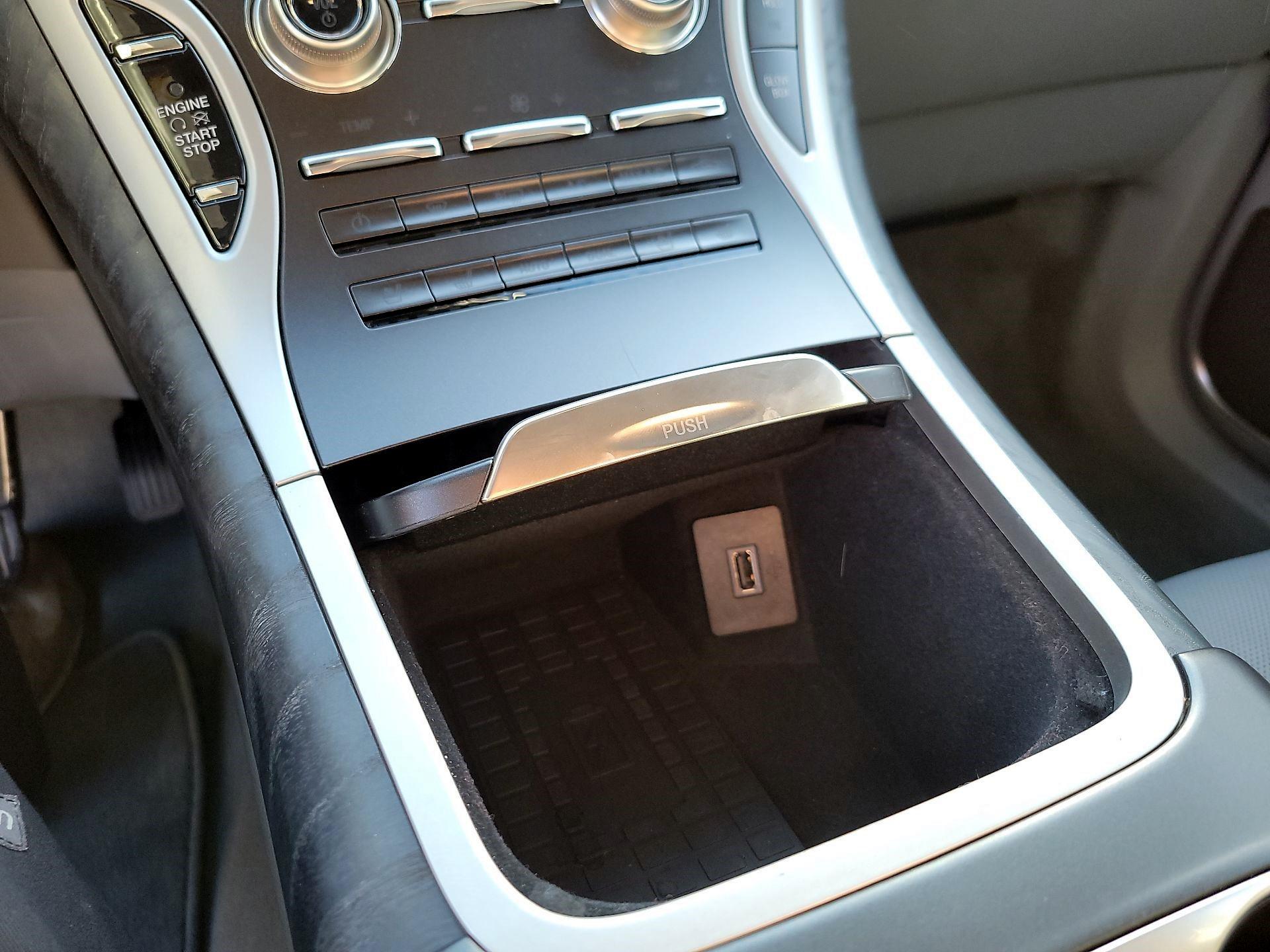 Thumbnail: 2019 Lincoln Nautilus - 17