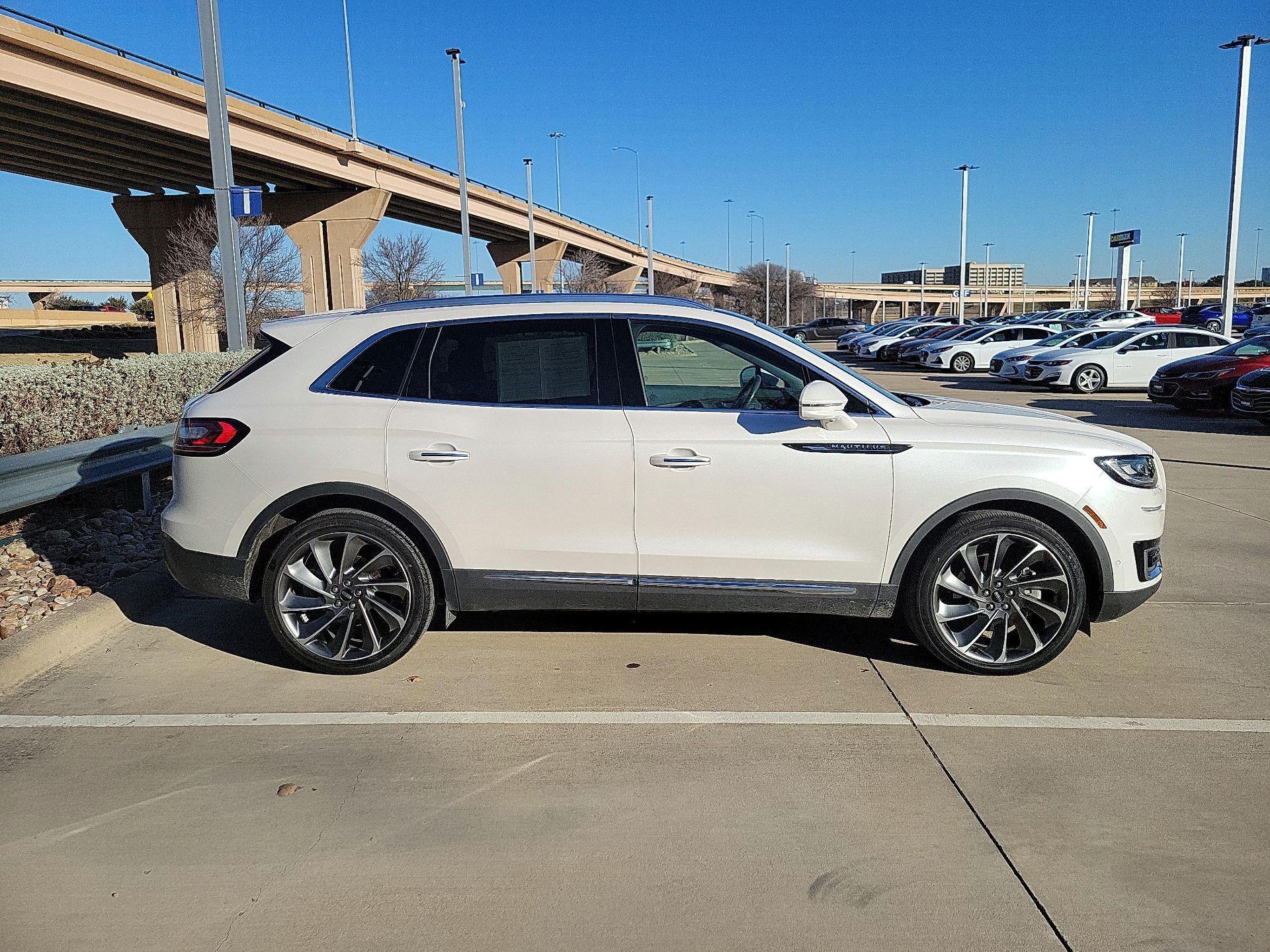 Thumbnail: 2019 Lincoln Nautilus - 4