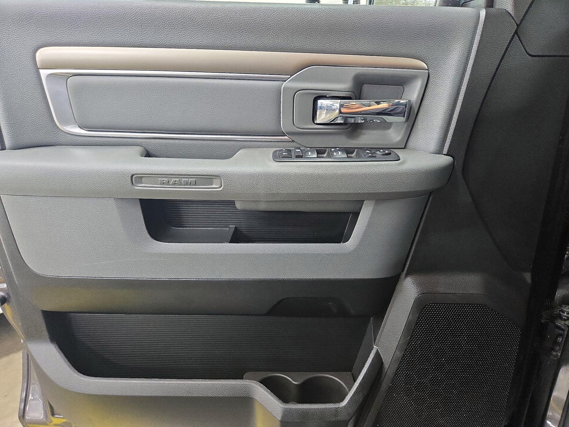 Thumbnail: 2019 RAM 1500 Classic - 12