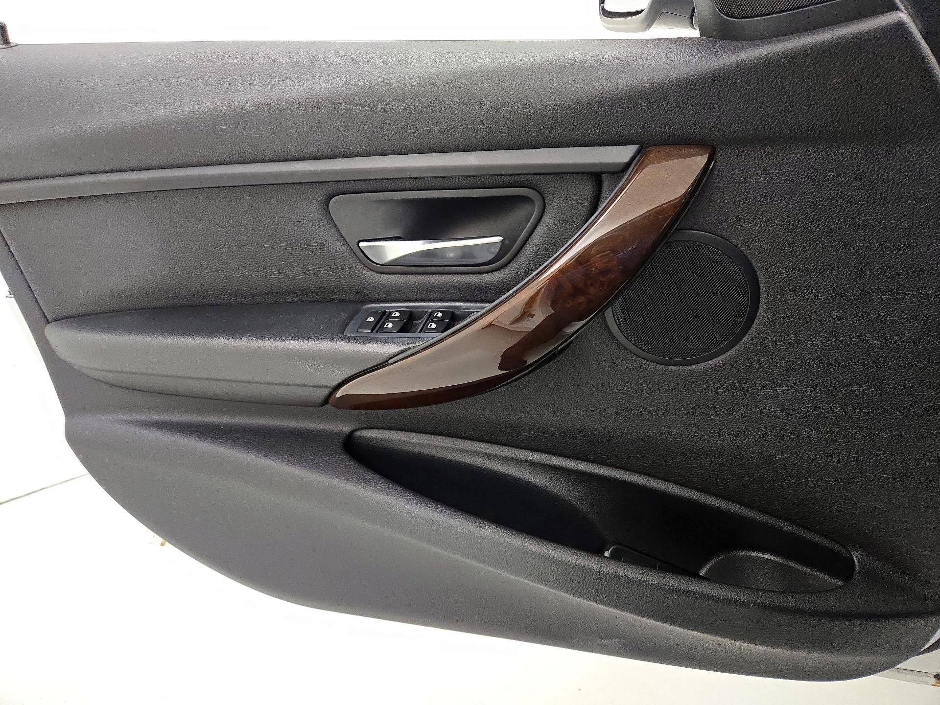 Thumbnail: 2015 BMW 3 Series - 12