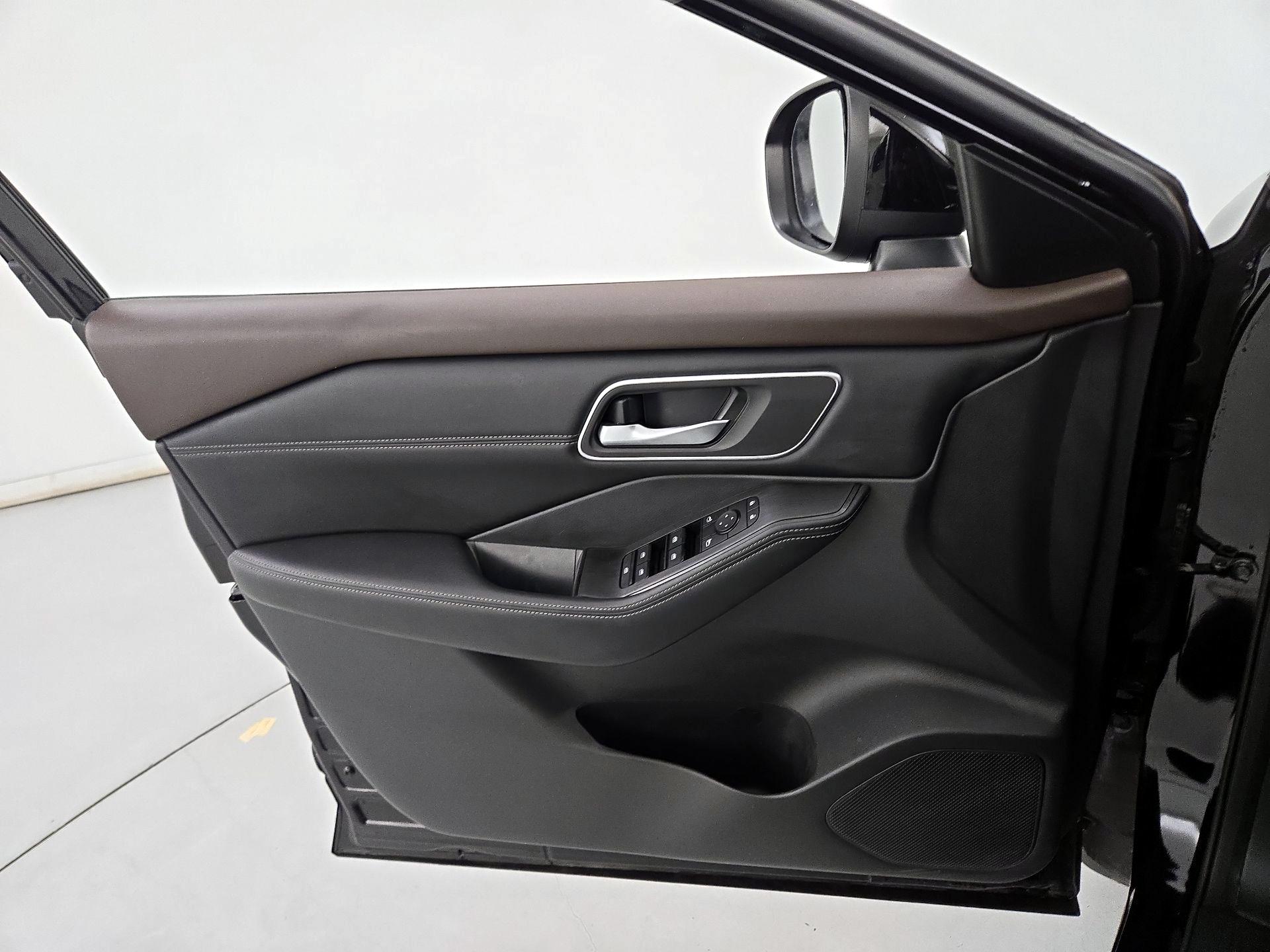 Thumbnail: 2021 Nissan Rogue - 12