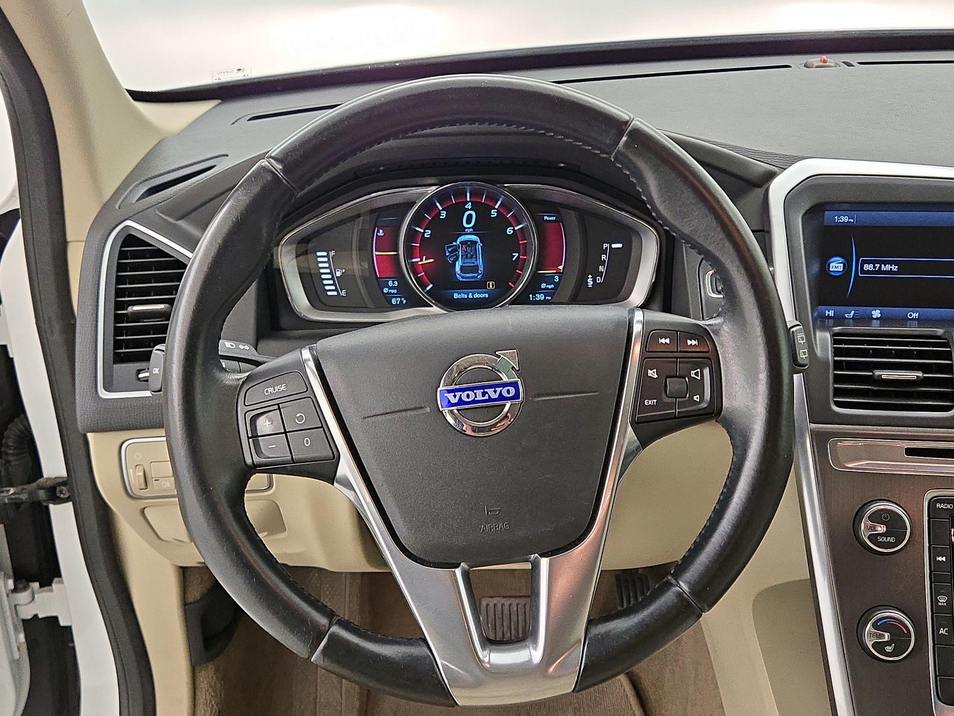 Thumbnail: 2015 Volvo XC60 - 10