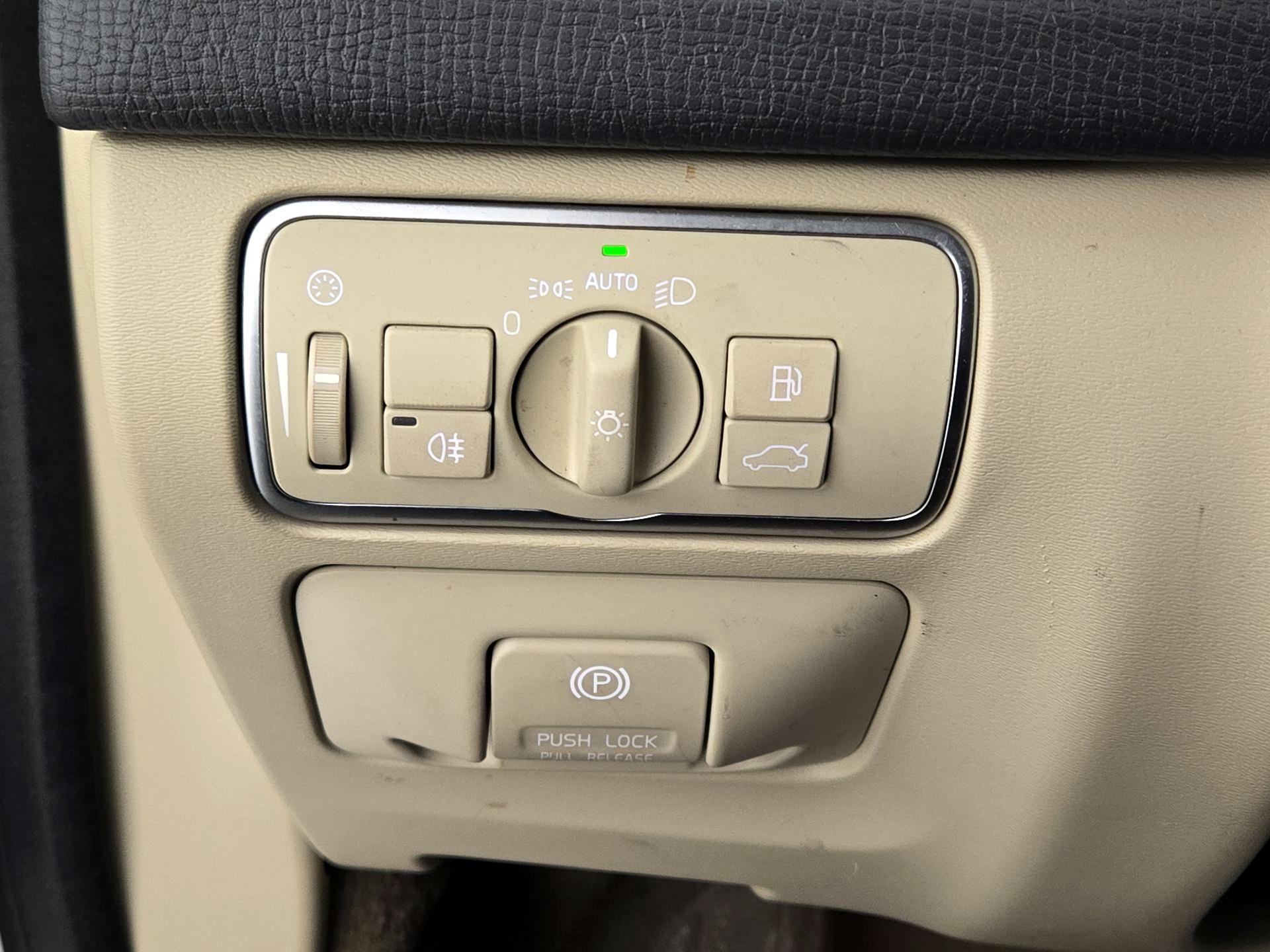 Thumbnail: 2015 Volvo XC60 - 13