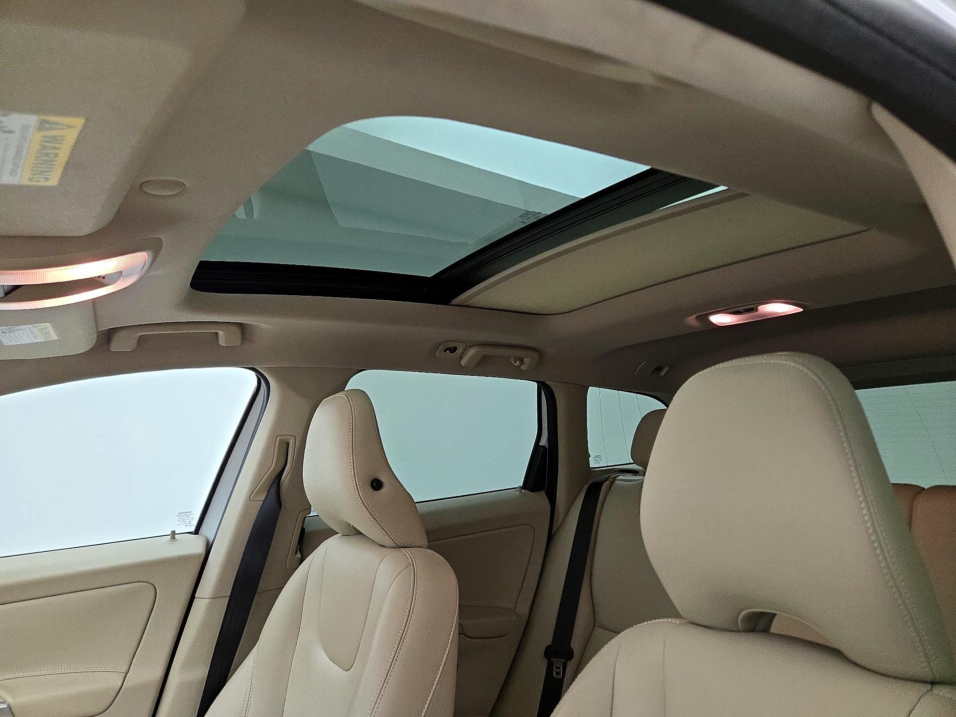 Thumbnail: 2015 Volvo XC60 - 17