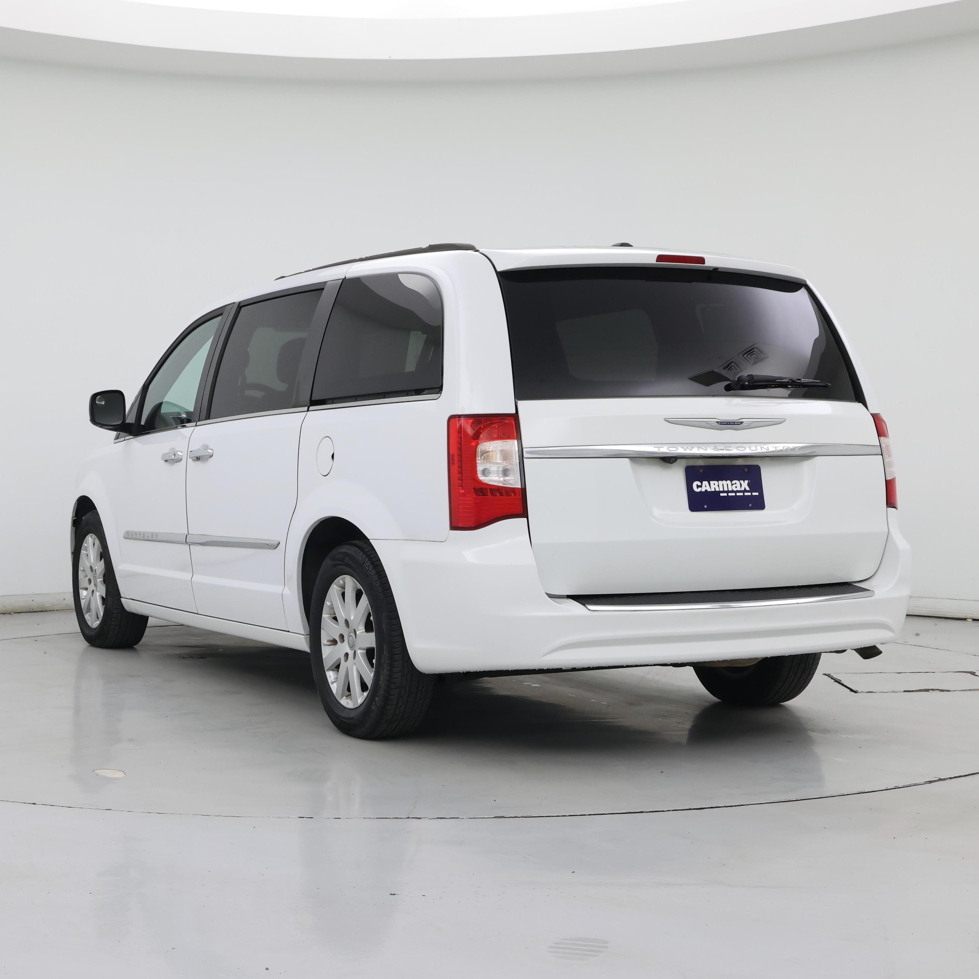 Thumbnail: 2016 Chrysler Town & Country - 2