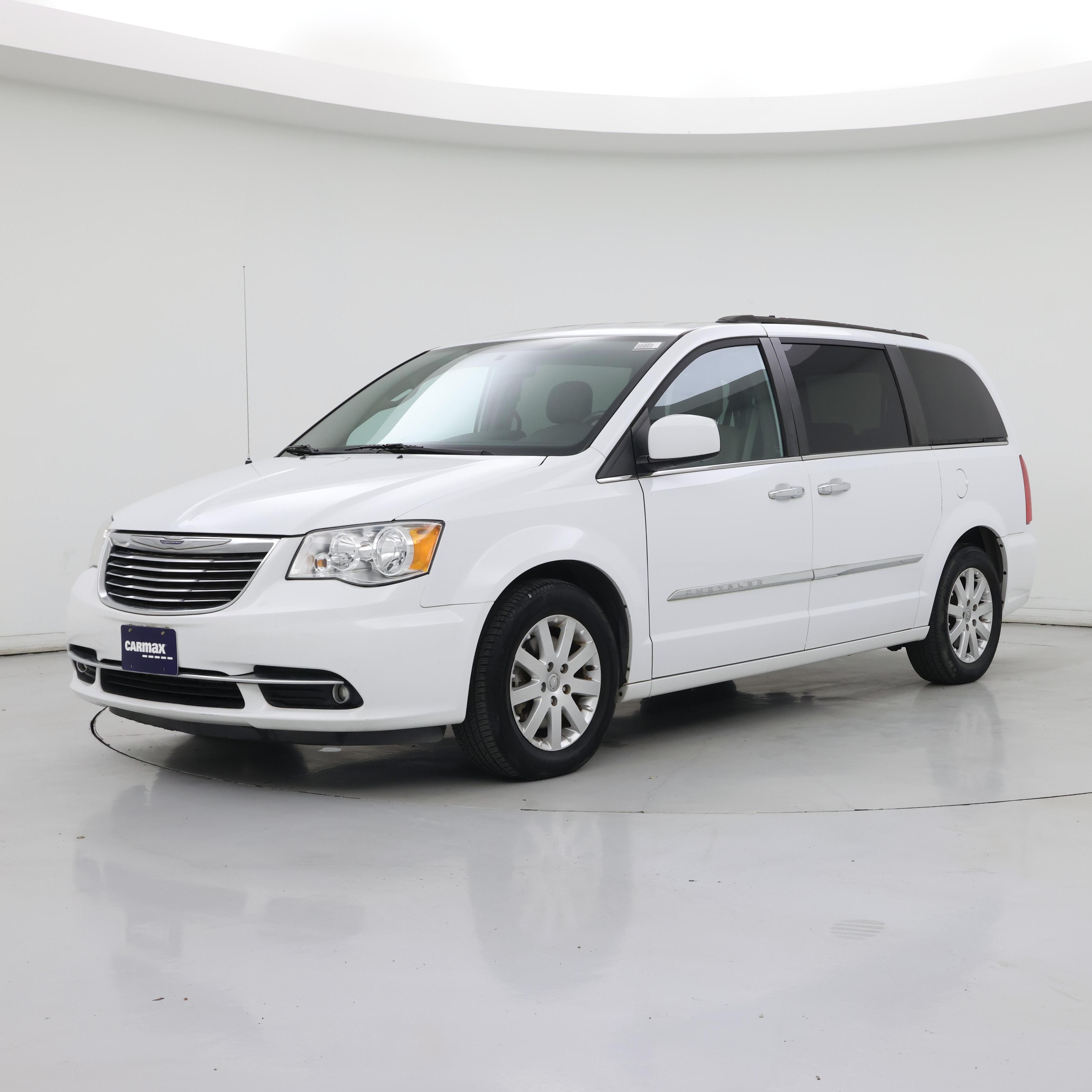 Thumbnail: 2016 Chrysler Town & Country - 4