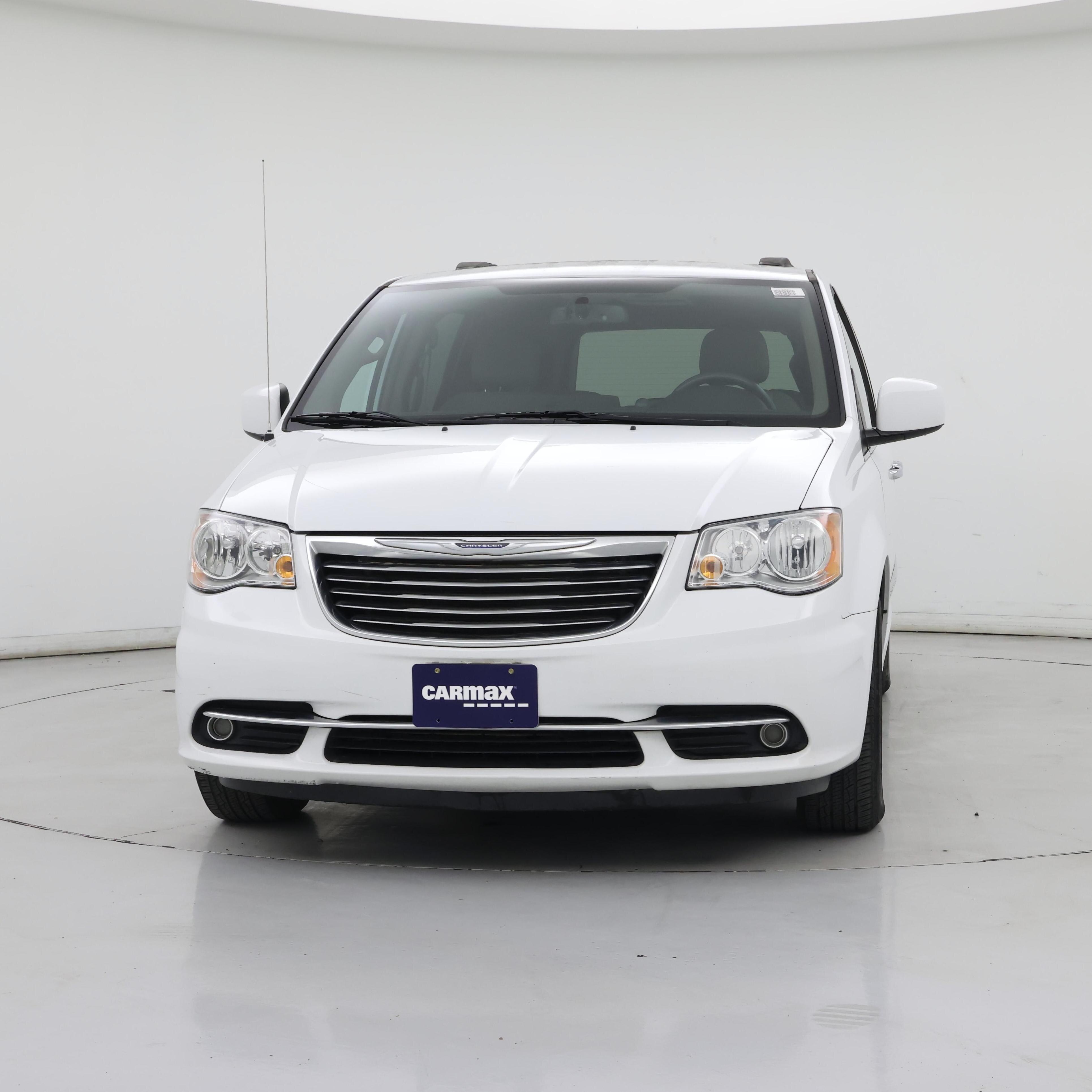 Thumbnail: 2016 Chrysler Town & Country - 5