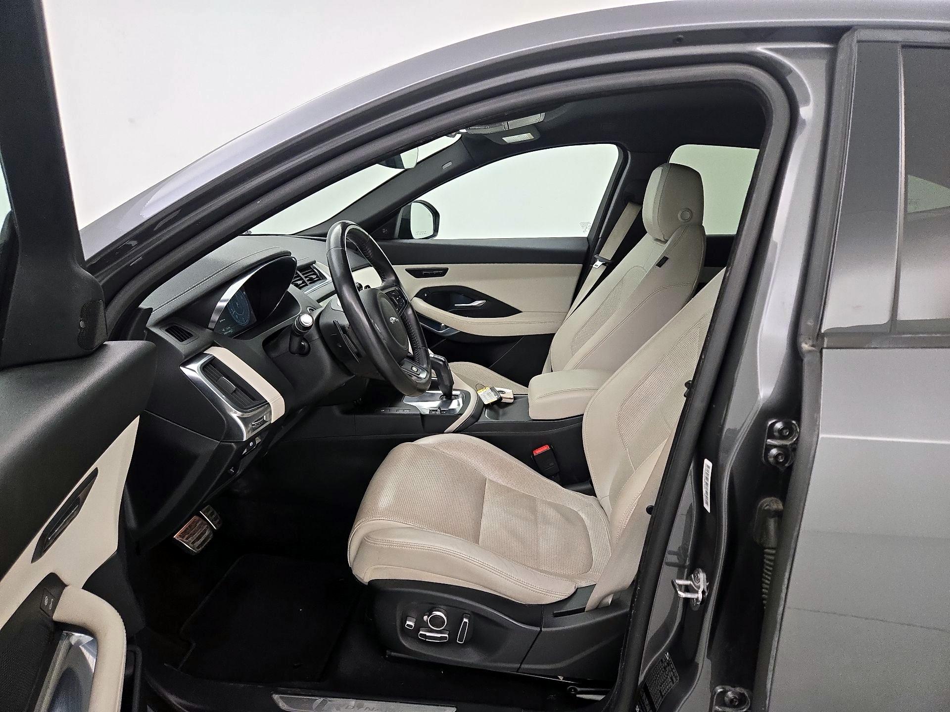 Thumbnail: 2019 Jaguar E-Pace - 11