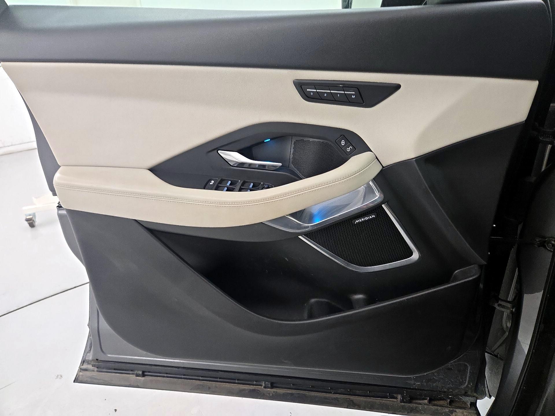 Thumbnail: 2019 Jaguar E-Pace - 12