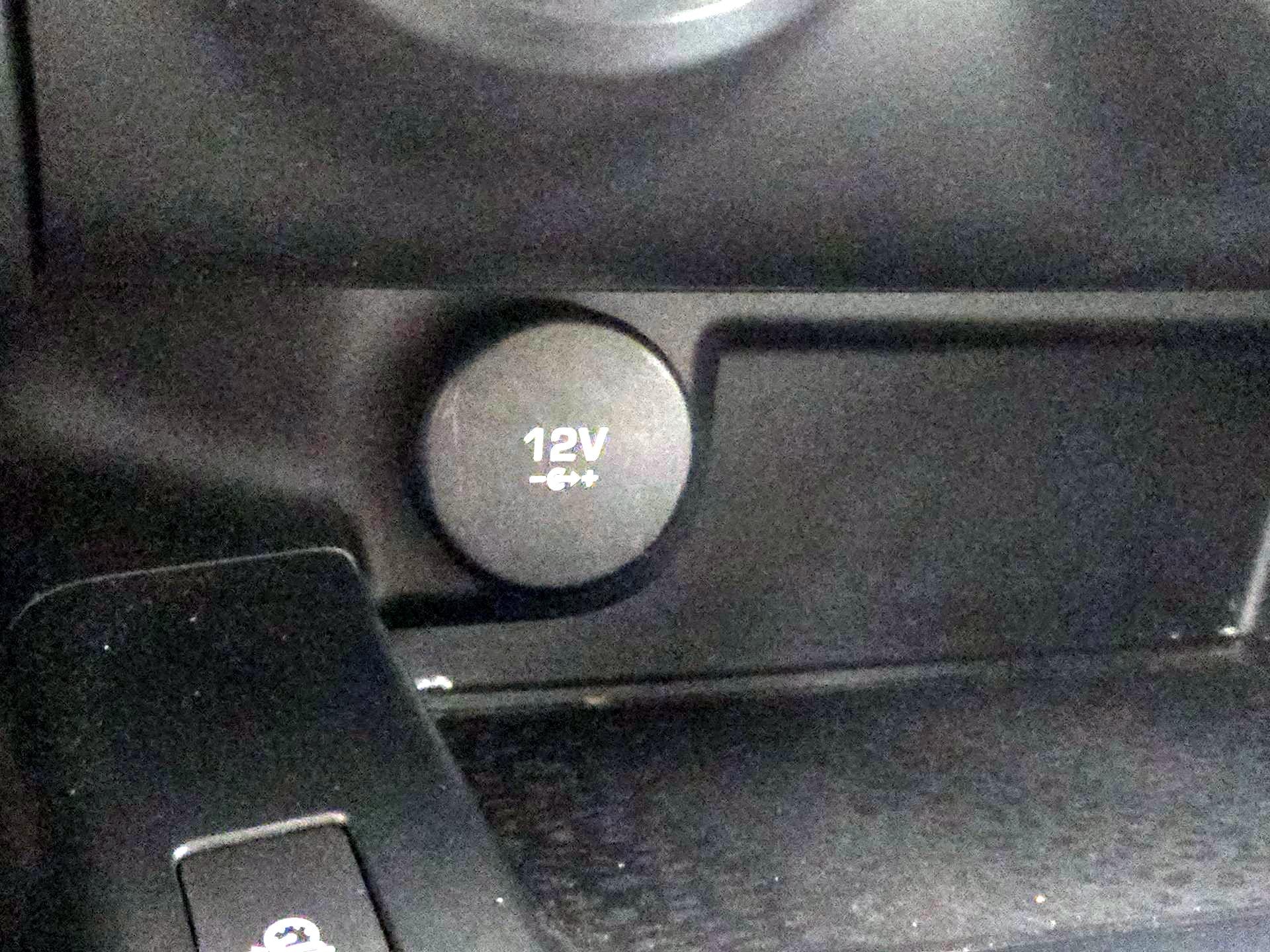 Thumbnail: 2019 Jaguar E-Pace - 19