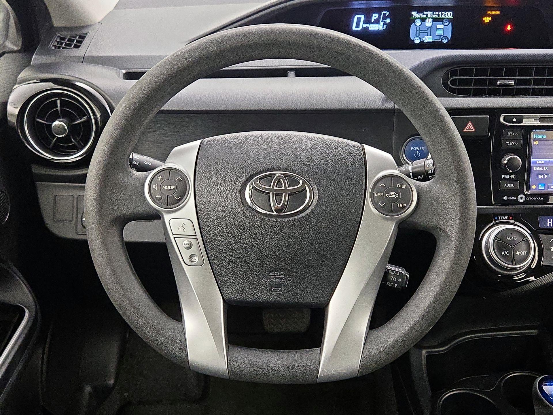 Thumbnail: 2015 Toyota Prius c - 10
