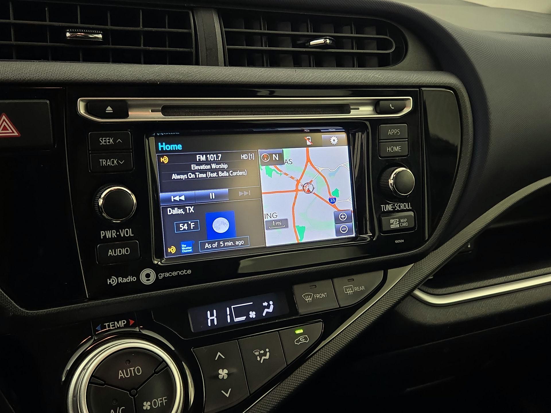 Thumbnail: 2015 Toyota Prius c - 14