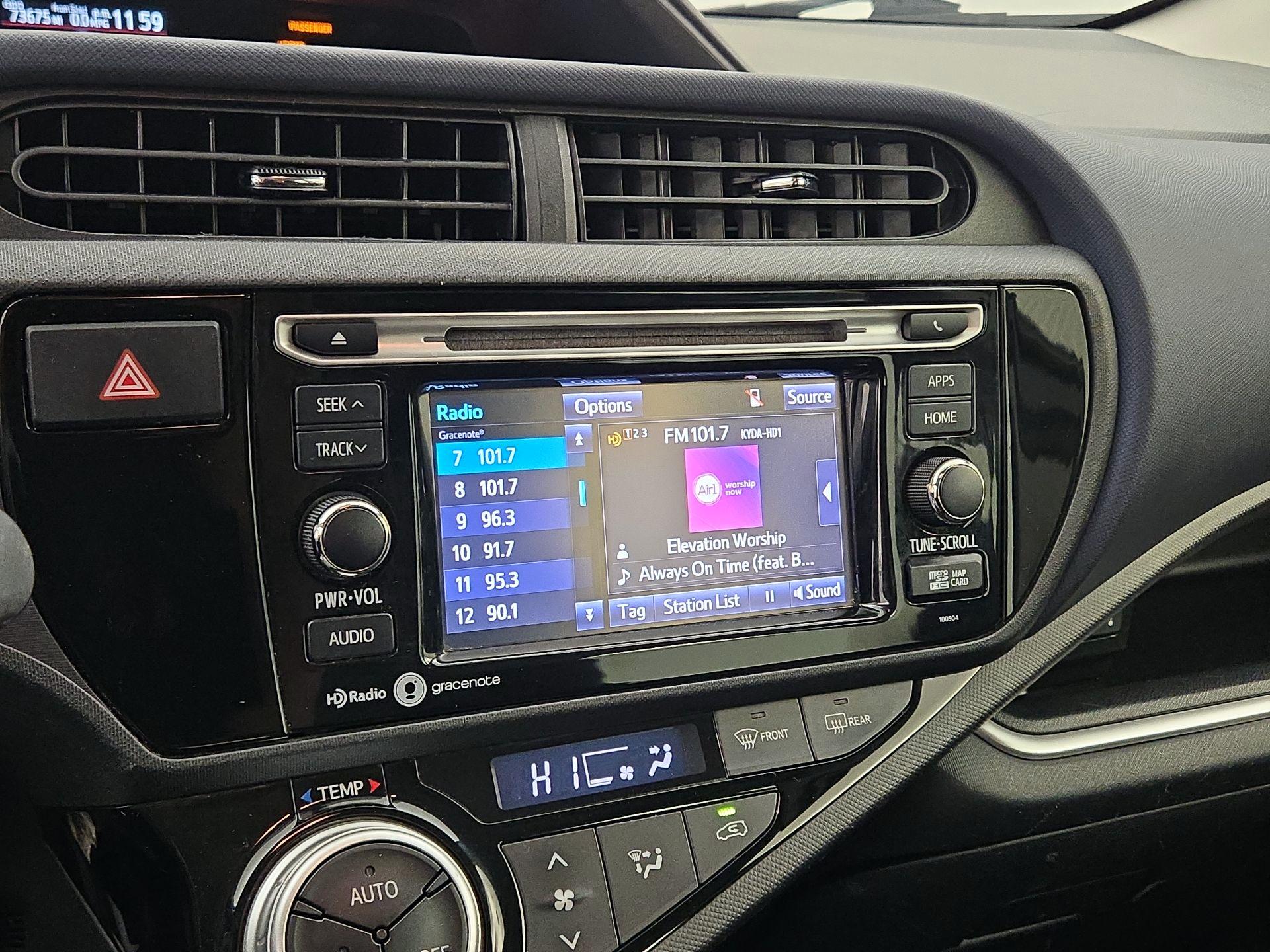 Thumbnail: 2015 Toyota Prius c - 15