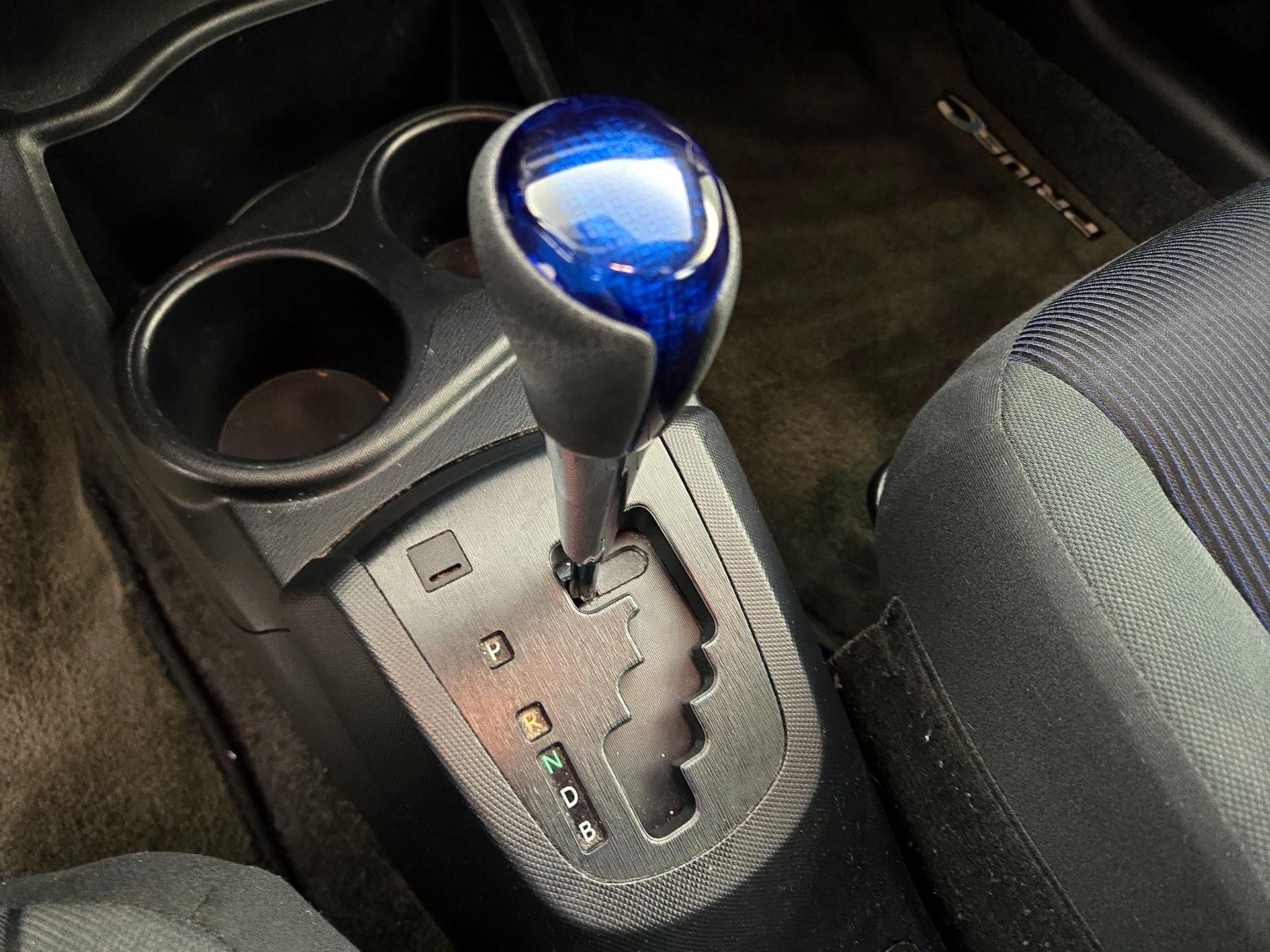 Thumbnail: 2015 Toyota Prius c - 17