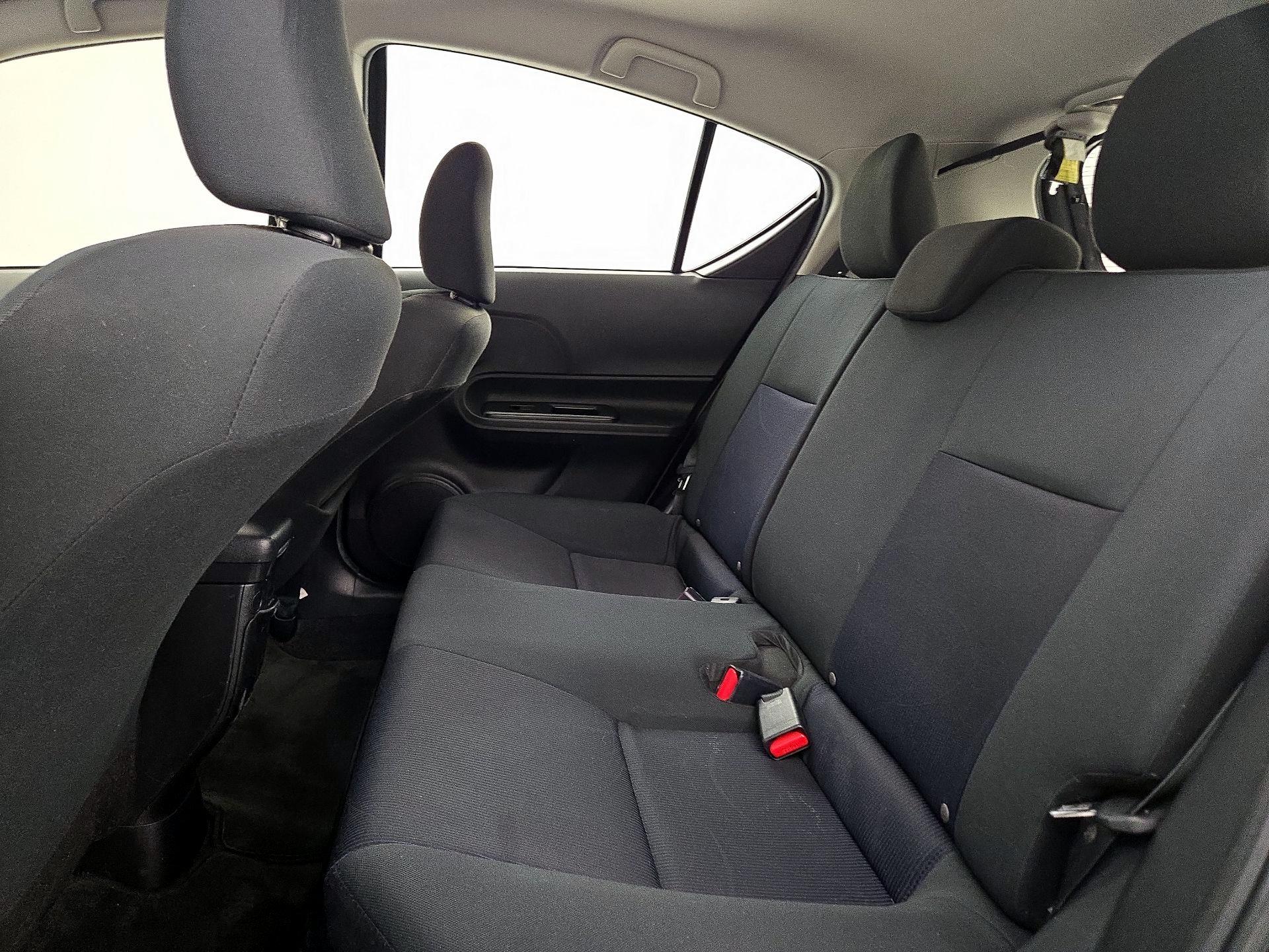 Thumbnail: 2015 Toyota Prius c - 19