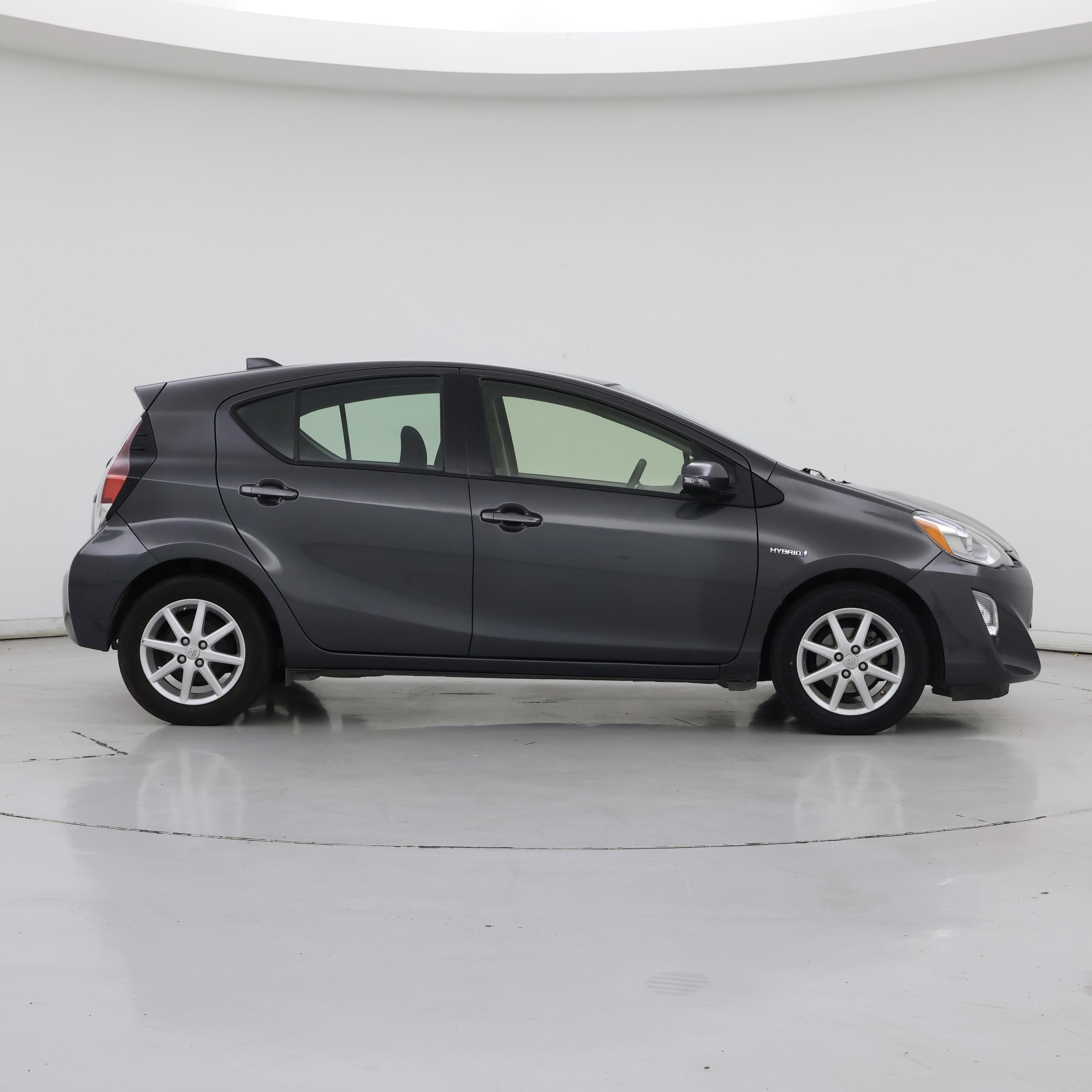 Thumbnail: 2015 Toyota Prius c - 7