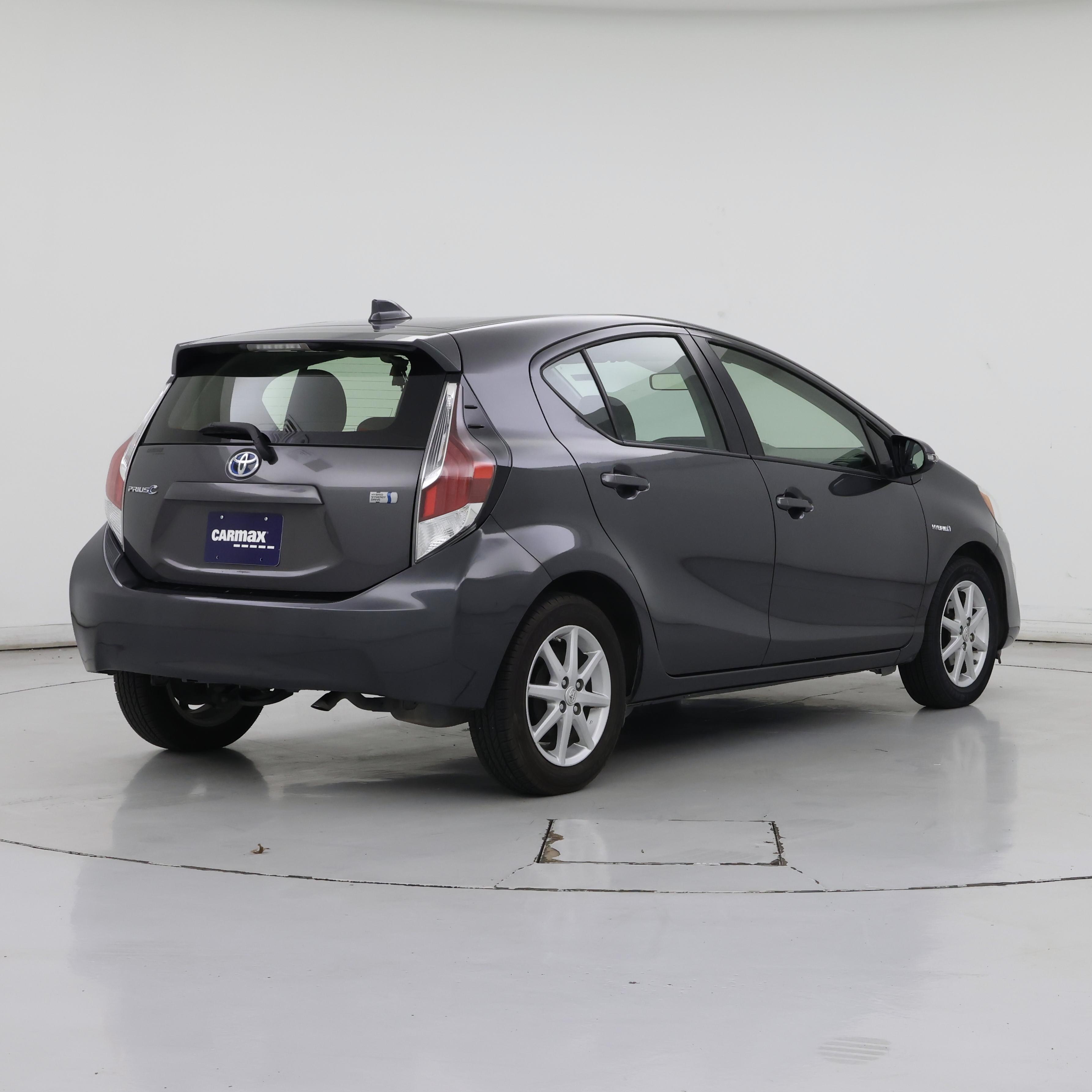 Thumbnail: 2015 Toyota Prius c - 8