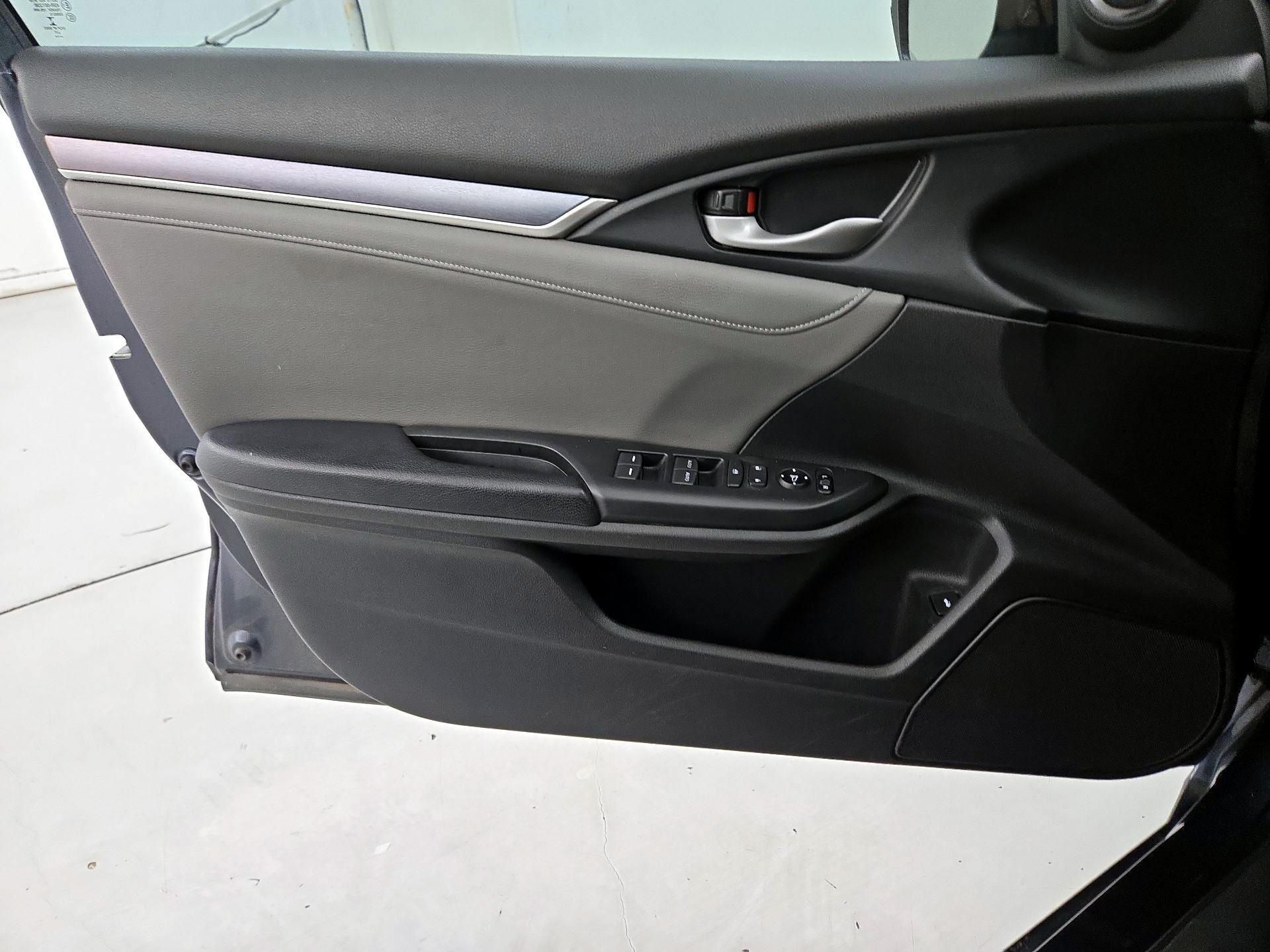 Thumbnail: 2017 Honda Civic - 12