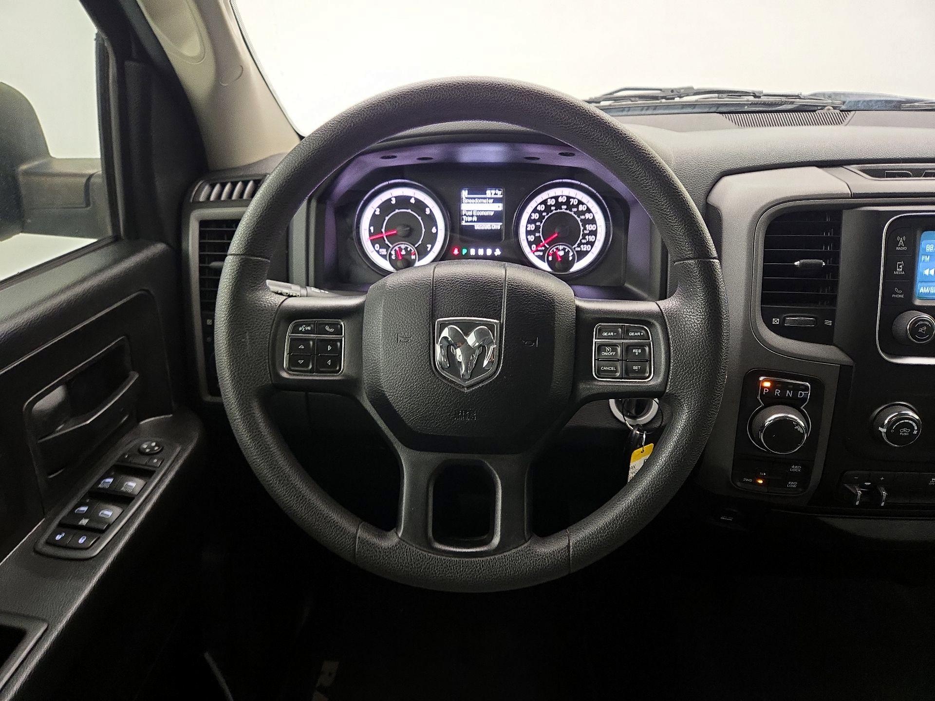 Thumbnail: 2019 RAM 1500 Classic - 10