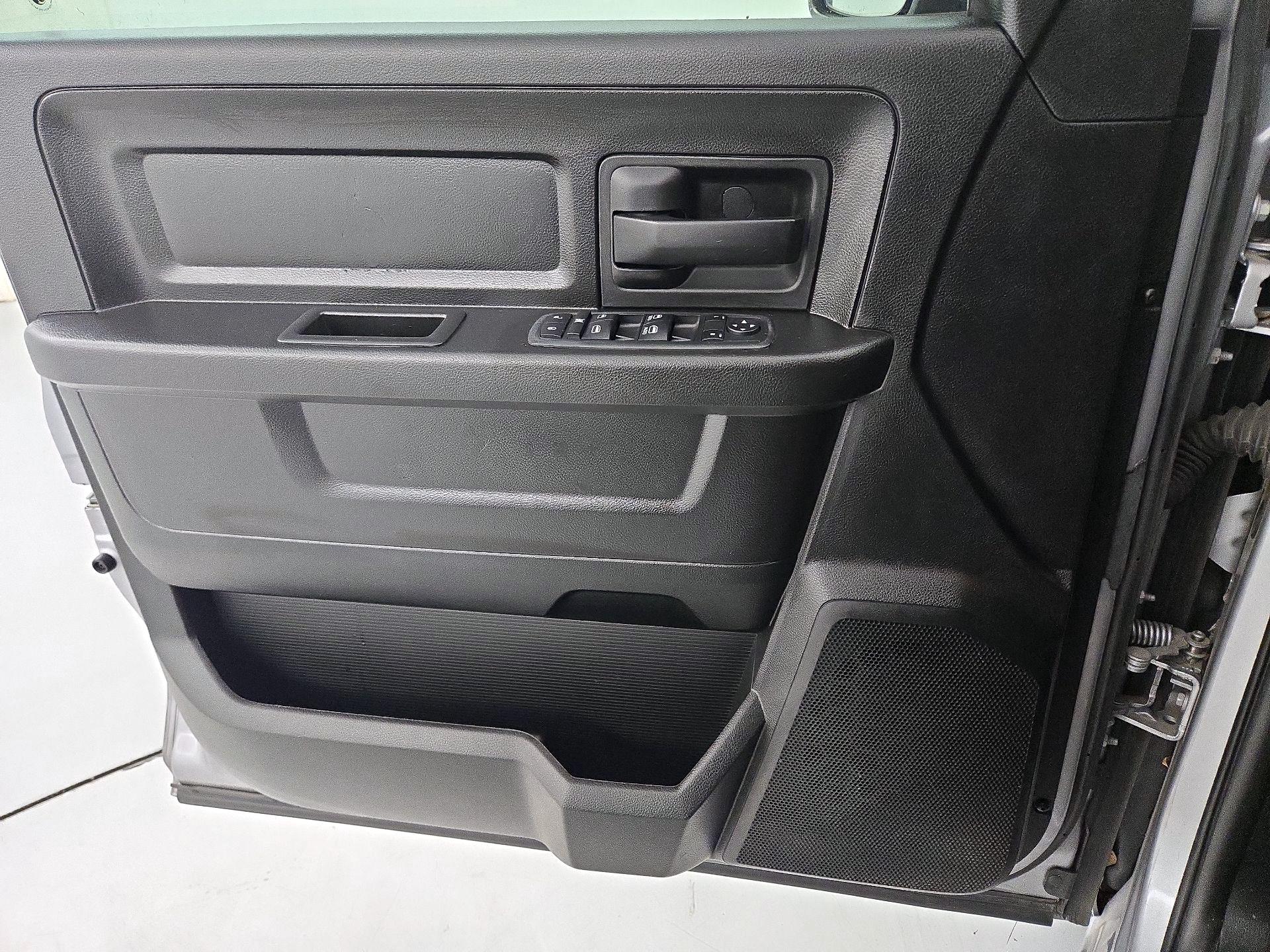 Thumbnail: 2019 RAM 1500 Classic - 12