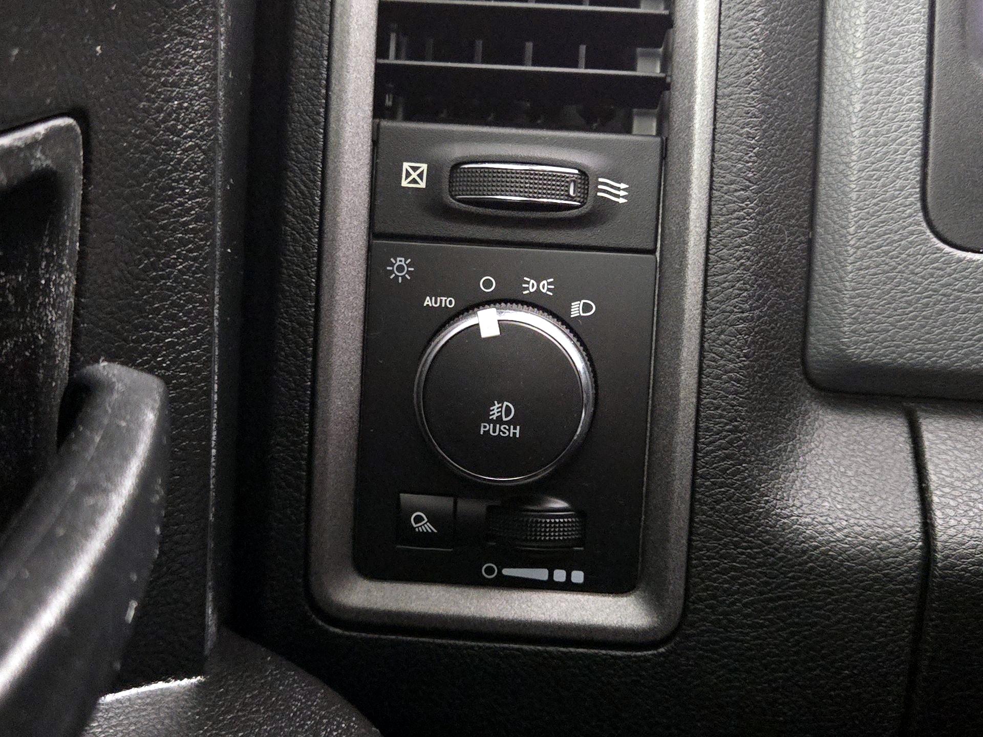 Thumbnail: 2019 RAM 1500 Classic - 13