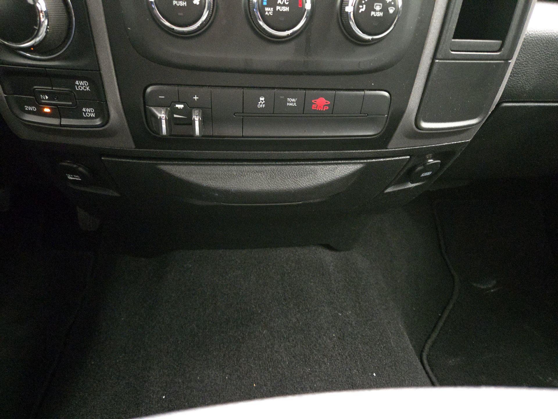 Thumbnail: 2019 RAM 1500 Classic - 18