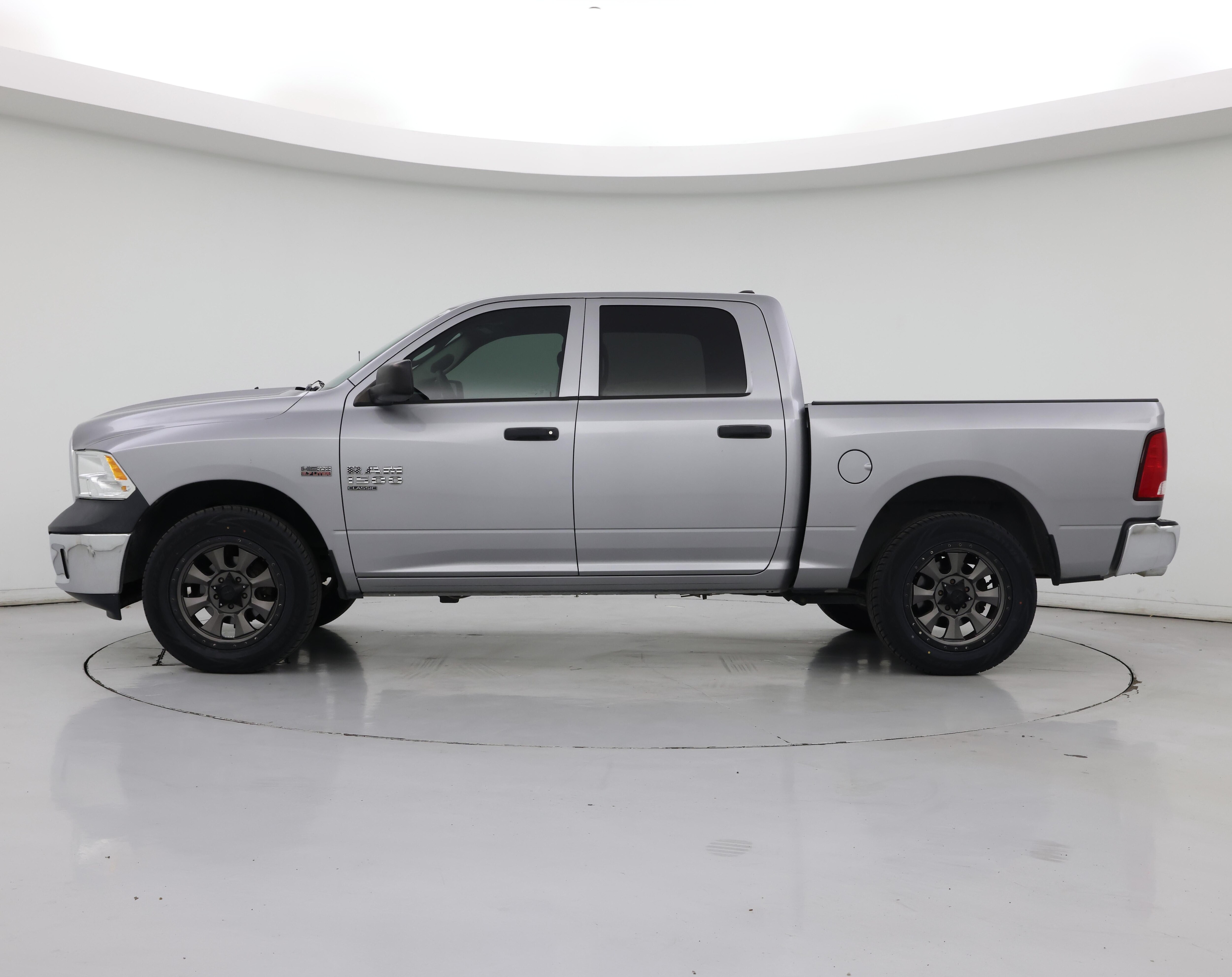 Thumbnail: 2019 RAM 1500 Classic - 3