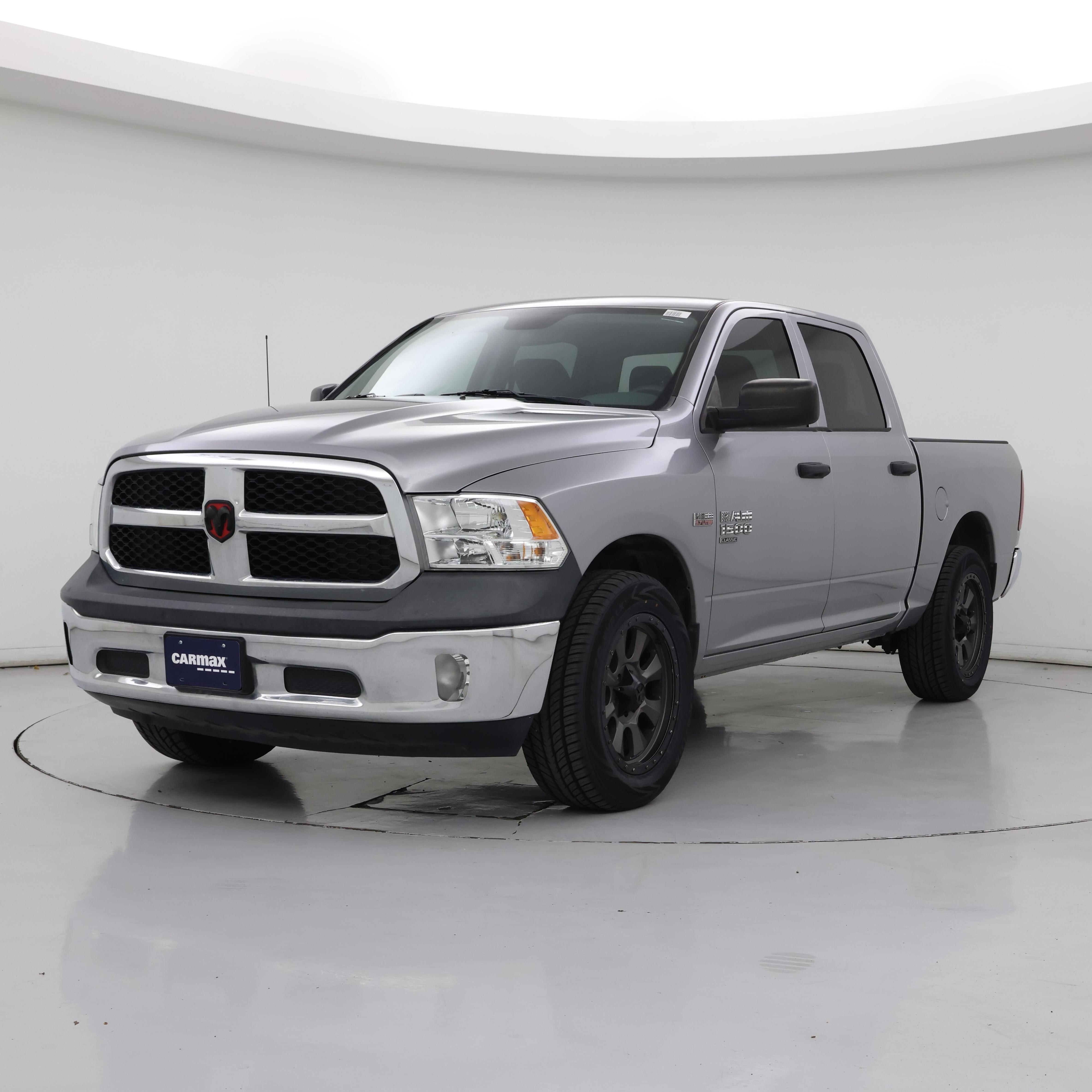 Thumbnail: 2019 RAM 1500 Classic - 4