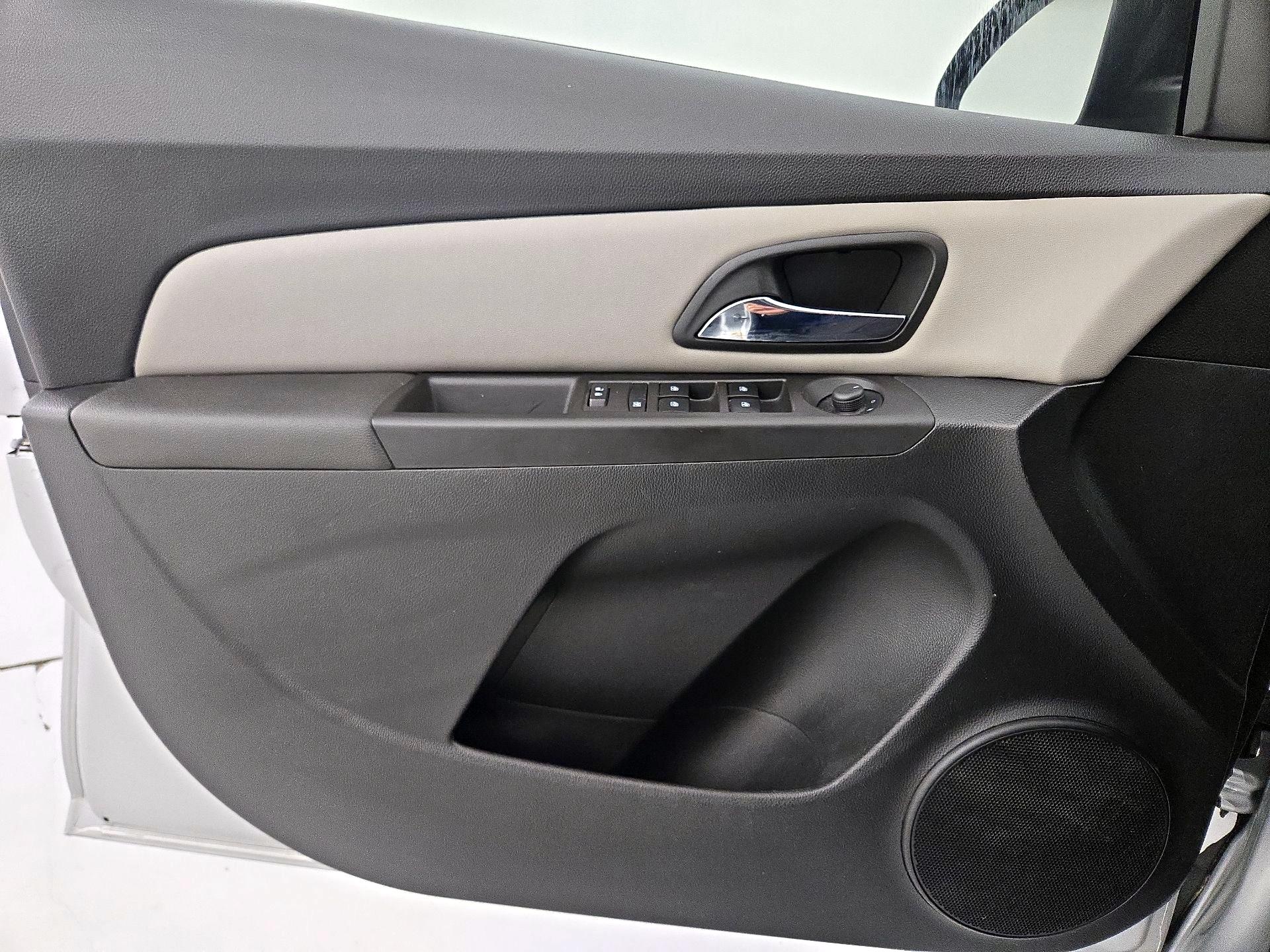 Thumbnail: 2015 Chevrolet Cruze - 12