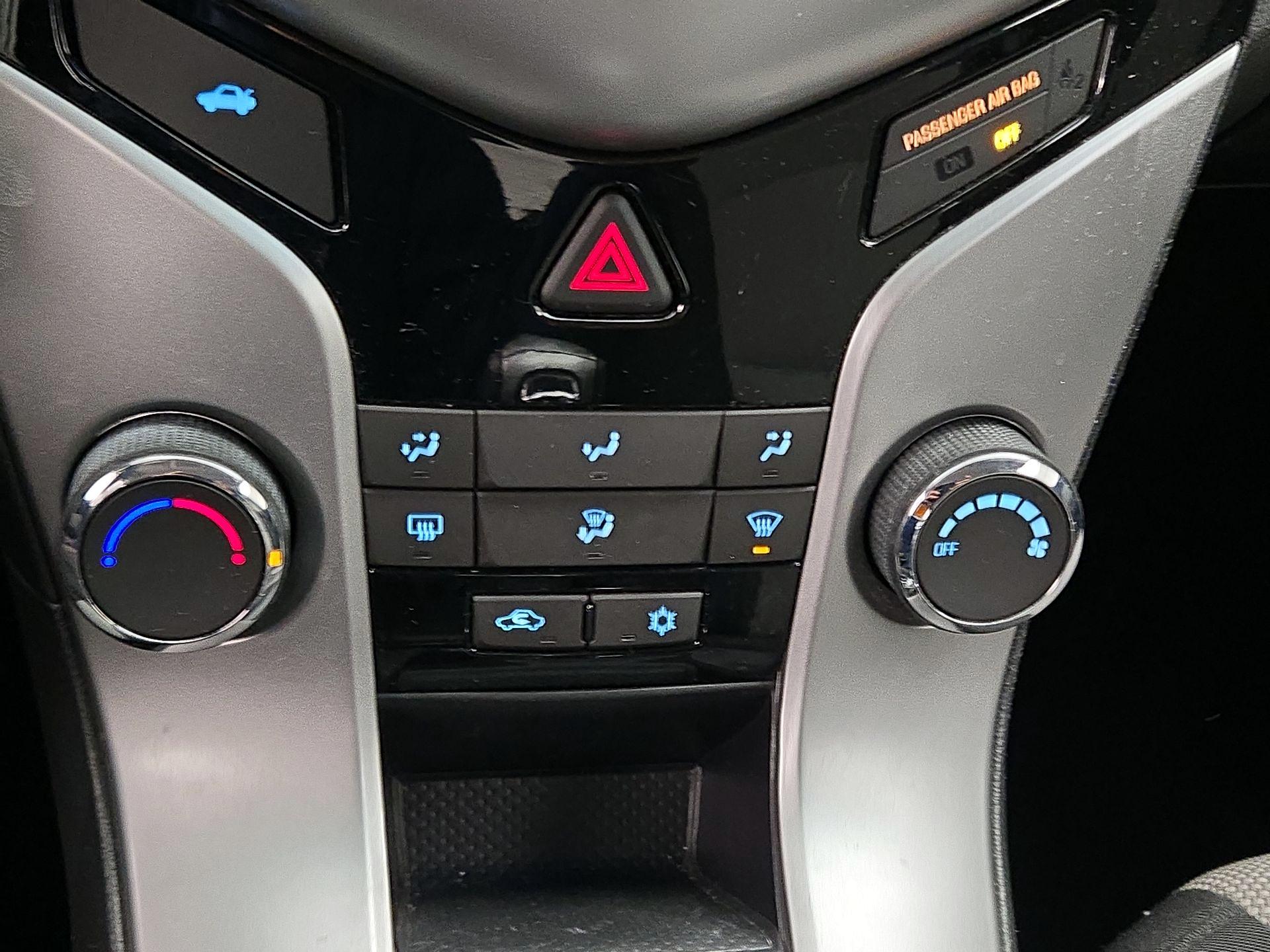 Thumbnail: 2015 Chevrolet Cruze - 15