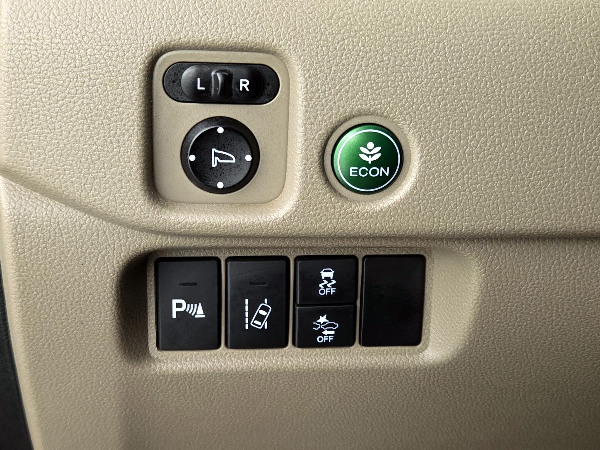 Thumbnail: 2016 Honda Pilot - 13