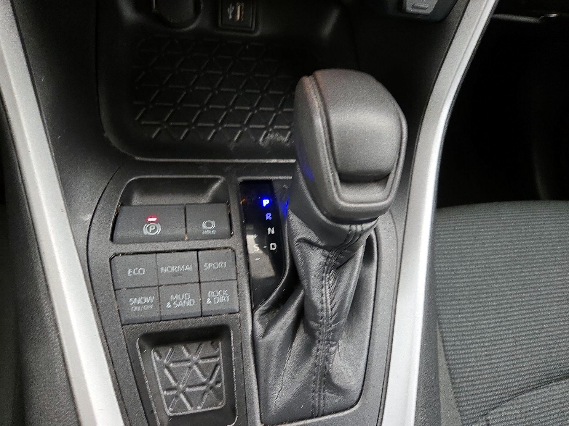 Thumbnail: 2023 Toyota RAV4 - 17