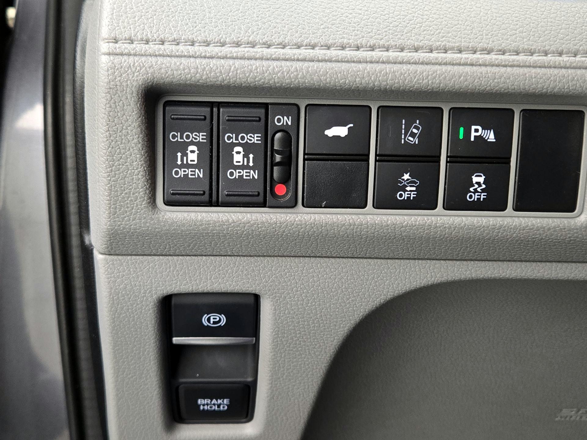 Thumbnail: 2018 Honda Odyssey - 13