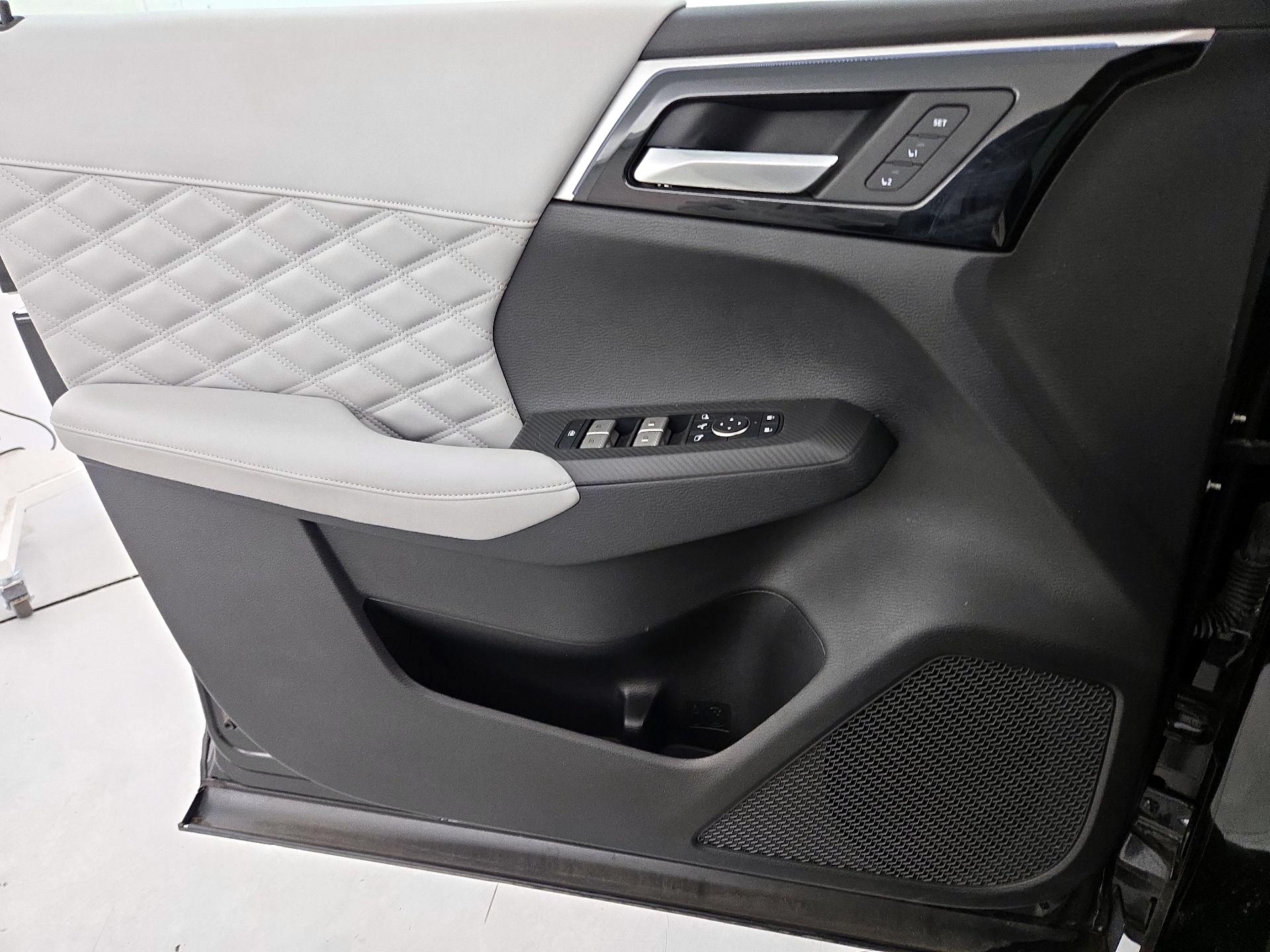 Thumbnail: 2022 Mitsubishi Outlander - 12